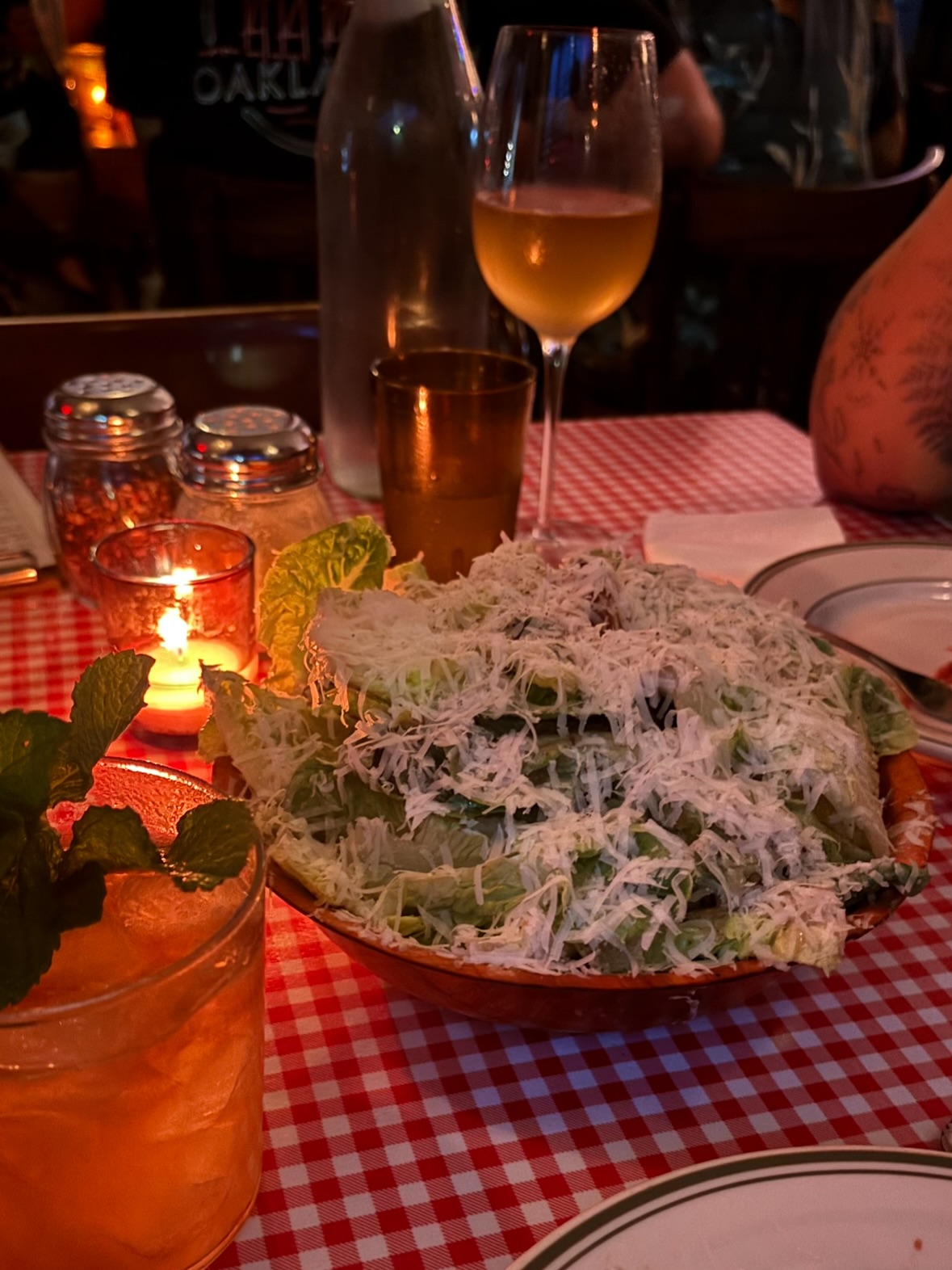 Good eats as of late w my friend Baylee
1. Caesar salad and maitai from @mosgeneralnyc
2. Oyster happy hour at @seawolfbk
3. My friend @lorenne____ was with me all week and we made Sausage broccoli rabe pasta last night
4. Tostadas from Los Hermanos
5. Nothing is better than Brighton beach and pickles. I also had a really good lamb samusa before that picture
6. A strawberry oat scone from @alicesteacupnyc
#nycfood #newyorkfood #brooklynfood #bkfoodie #cookingforamici #nycbakery #nycrestaurant #nycrestaurantweek