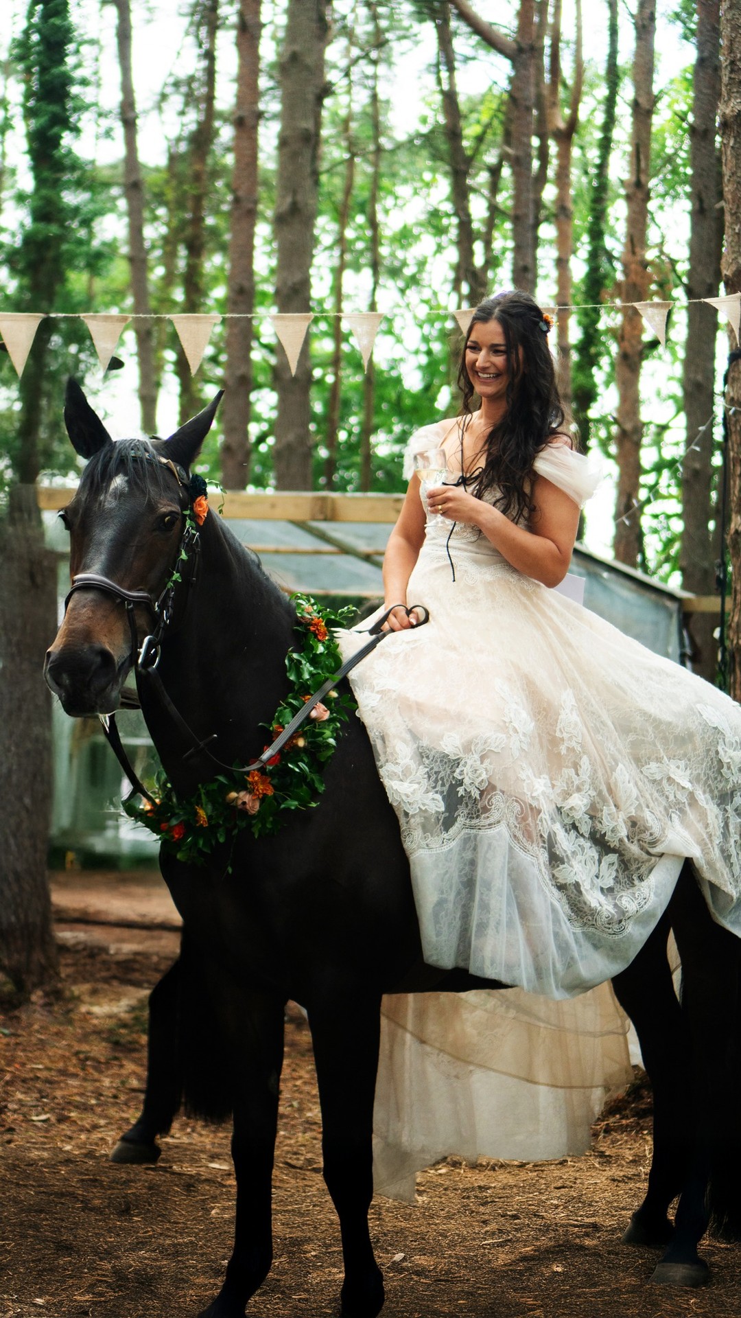 P&O - One of the coolest weddings I’ve filmed - and definitely the one with the most animals, I think there was a cat, 2 dogs and 2 horses (at least!)
#michelmersh #michelmershbarnswedding #hampshireweddings #ukweddingvideographer