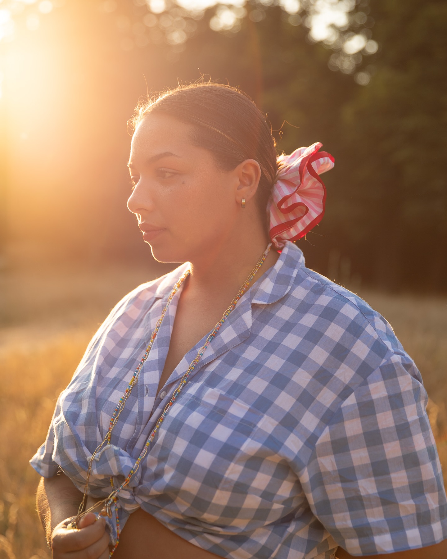 On ne s’est pas encore présentés 🌼
Moi c’est Shine. Je chine des trésors oubliés et je couds des accessoires faits main dans mon petit appartement entre nature, souvenirs et jolis tissus d’antan.
Pas de grande équipe derrière cette marque. Juste des copains, la famille pour me soutenir, mes envies de beau, et l’amour des choses simples et sincères.
Ici, chaque pièce a une âme, chaque couture une histoire.
Merci d’être là, vraiment 🧡
#créatriceindépendante #textilepoetique #marquefaitmain #parureparis #savoirfairefrançais