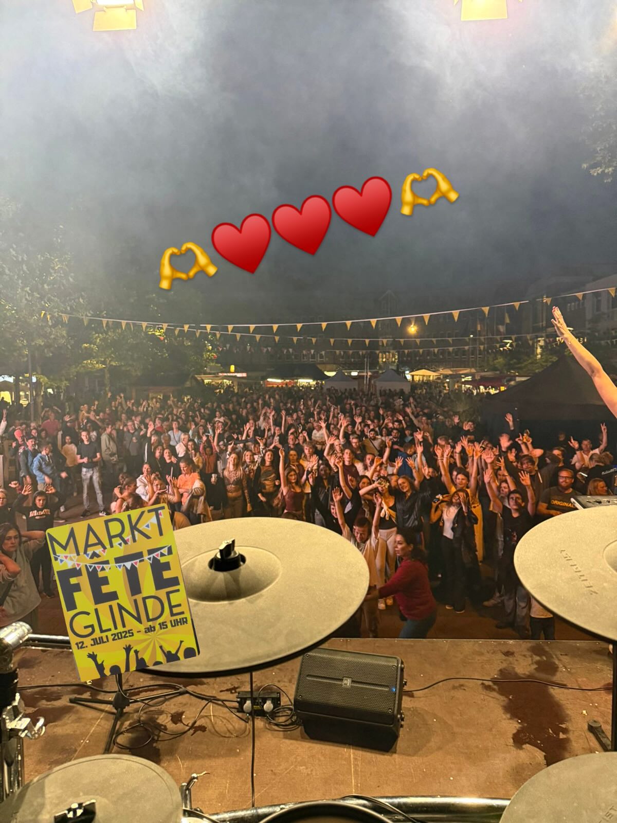 Was für ein fantastischer Abend in Glinde auf der Markt Fete! 🎉✨ Danke an alle, die dabei waren und diesen Moment so unvergesslich gemacht haben. Eure Energie und gute Laune haben den Abend zu etwas ganz Besonderem gemacht! Bis zum nächsten Mal! ❤️🙌 #stadtglinde #marktfete #UnvergesslicherAbend#singshowtechnik @singshowtechnik @stadtglinde