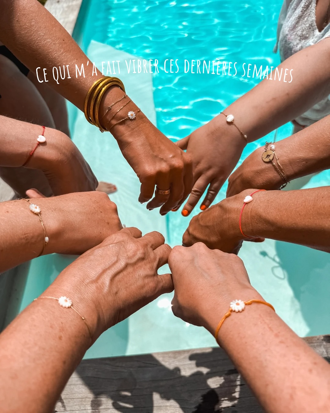 🌈Et si on kiffait, tout simplement? 🤗
Ces dernières semaines ont été riches, intenses, vibrantes.
J’avais envie de poser ici un petit concentré de ce qui m’a nourrie, portée, émerveillée.
Des moments forts, de ceux qui font battre le cœur plus vite, sourire plus fort, danser plus libre.
Des regards complices, des échanges vrais, des mercis qui résonnent encore.
Des personnes inspirantes, des équipes lumineuses, des rencontres qui comptent.
Des instants suspendus, des pas de danse, des éclats de rire, des retours touchants.
Et vous. Toujours vous. Vos mots, vos coups de cœur, votre soutien, vos commandes choisies avec amour. 💛
Merci la vie pour ces vibrations-là.
Merci à vous d’en faire partie.
🫶 Et toi, qu’est-ce qui t’a fait vibrer ces derniers temps ?
1- les bracelets nacre de l’amitié lors de l’escapade Danse & Yoga
2-3-4: la fameuse escapade avec une équipe de femmes vibrantes , des profs inspirantes et des moments de lâcher prise! @grandecart @happyogi.mg @flowupdance @leyogascope
5-6: Shooting d’inspiration mariage inattendu avec une super équipe! @nathlau
7: un super moment avec l’équipe BÔ in Pau sur un double événement avec le rotary et canoë. on est très gourmandes!!
8: ma puce déjà ado n•2 sur scène pour Peter Pan! Si beau de la voir évoluer!
9: la bague du moment que vous adorez! La bague Rikiki ti cœur. Des nouvelles versions arrivent!!(déjà sur les marchés!😜)
10: la nouveauté le Bar à pampilles! Vous adorez! Un choix large de pampilles et des nouveautés régulièrement!
11-12-13: gala de danse, toujours un si bon moment partagé ! Cohésion et vibration!
14-15: un shooting que j’ai tout simplement adoré avec. Hâte de vous dévoiler le magnifique résultat!
16: ma tête en sortie d’atelier! J’ai soufflé sur ce qu’il ne fallait pas!🤪
17: ma famille, mes amours, ma vie ❤️début de vacances
18: c’est l’été ! On kiffe! Et surtout plein d’amour toujours 🫶
#artisane#artisanatmoderne#bijoutiere#bijouxartisanaux#creationunique#bijouxoriginaux#bijouxpersonnalisés#jaimelamer#momentsprécieux#penséespositives#hypersensibilite#êtresoimême#paumaville#chargementale#modeéthique#enfamille#hypersensible#beautenaturelle