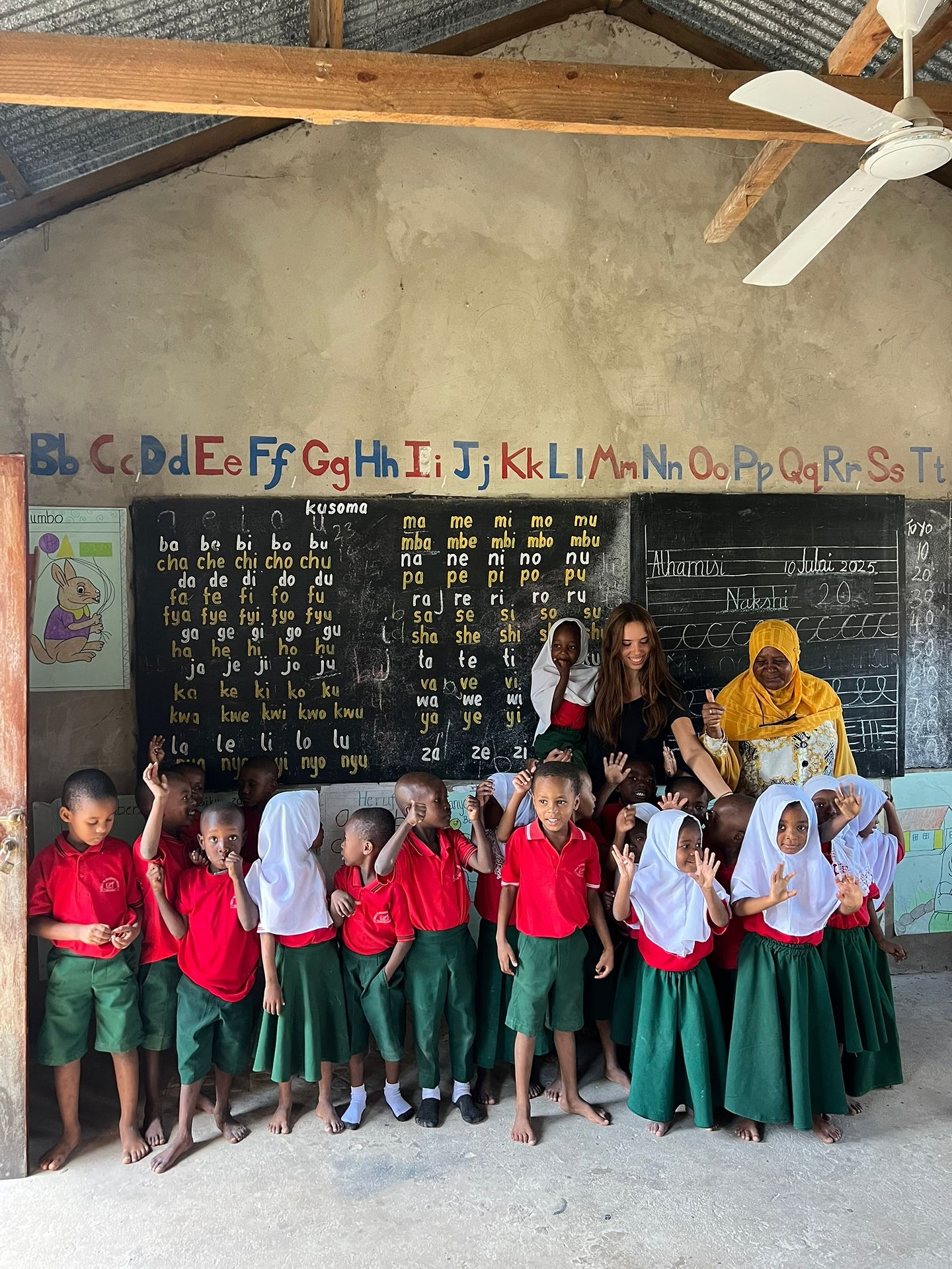 We’ve said goodbye to a few of our amazing volunteers this week 💛 While it’s always hard to see them go, it also means we have space for new volunteers to join us! If you’re passionate about making a difference, bonding with incredible kids, and experiencing something truly meaningful—now’s the perfect time to get involved 🌍✨
#volunteer #boreshamaishaprojects #makingadifference #zanzibar