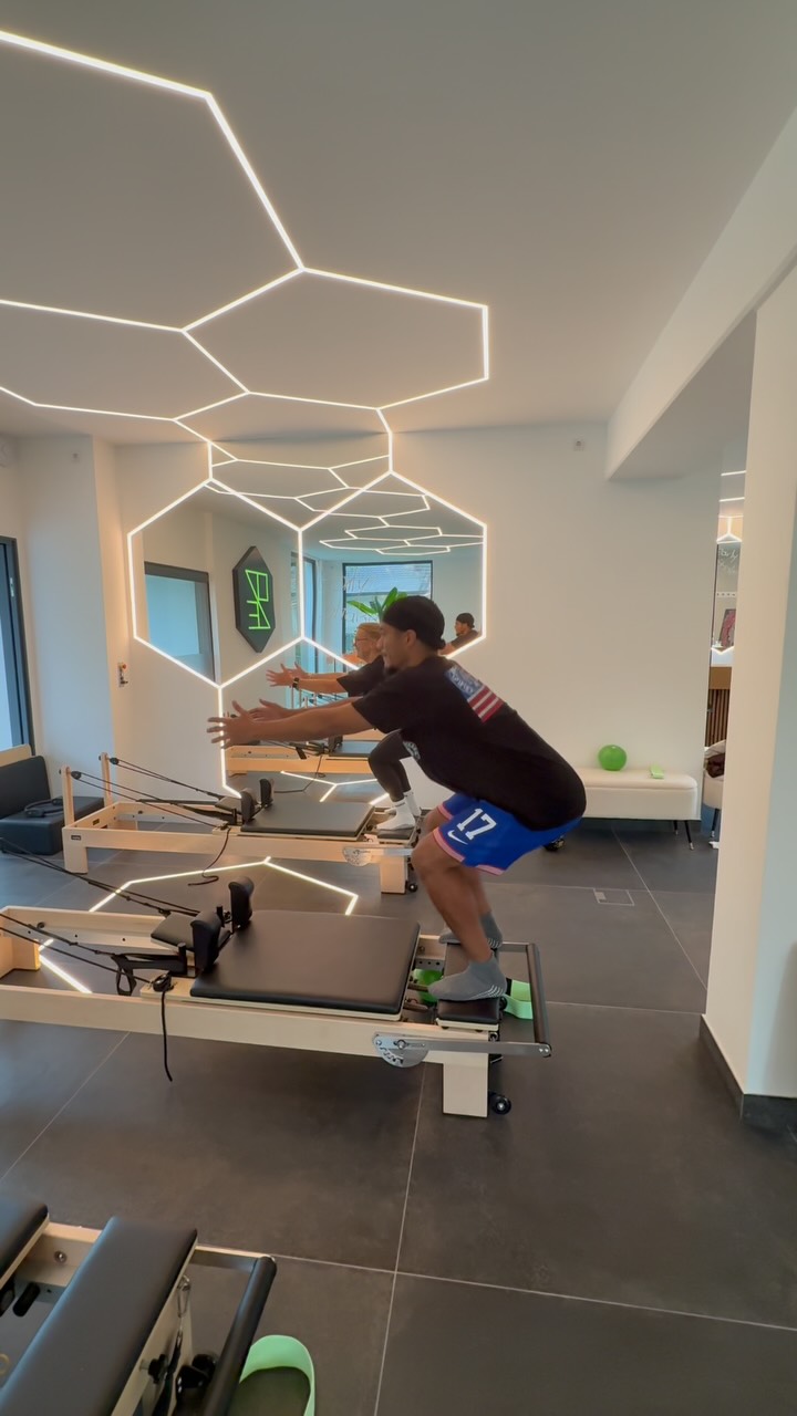 A Special Day at ZOE Sports: Private Reformer Class with @malik.tillman ⚽💪🧘♂️
Today at ZOE Sports in Grünwald, we had the pleasure of welcoming professional footballer @malik.tillman for a private Reformer class! 🙌
As a key player for the U.S. Men’s National Team 🇺🇸 and a new signing for Bayer 04 Leverkusen 🔴⚫, Malik brought not only elite athleticism but also great energy to the studio ⚡🔥
It was an absolute joy guiding him through a dynamic Reformer Pilates session — proving that even top athletes benefit from the strength, control, and precision of Reformer training 💥🤸♂️
Thanks for the visit, Malik — we loved having you at ZOE Sports! 🖤🤍
#ZoeSports #MalikTillman #ReformerPilates #Grünwald #Bayer04 #USMNT #AthleteTraining #PrivateClass #zoesports #motivation #münchen #reformer #nextlevel #goodvibes #trend #thxforhavingus