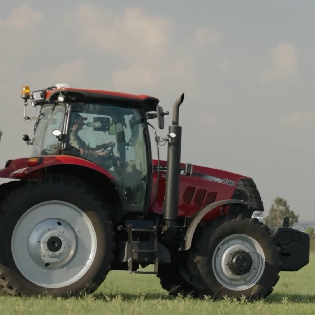 The Puma Serie’s bold style is more than a statement. It is an efficient, reliable, durable and multipurpose tractor. Find your closest distributor clicking here: https://ow.ly/y52G50SjJrZ