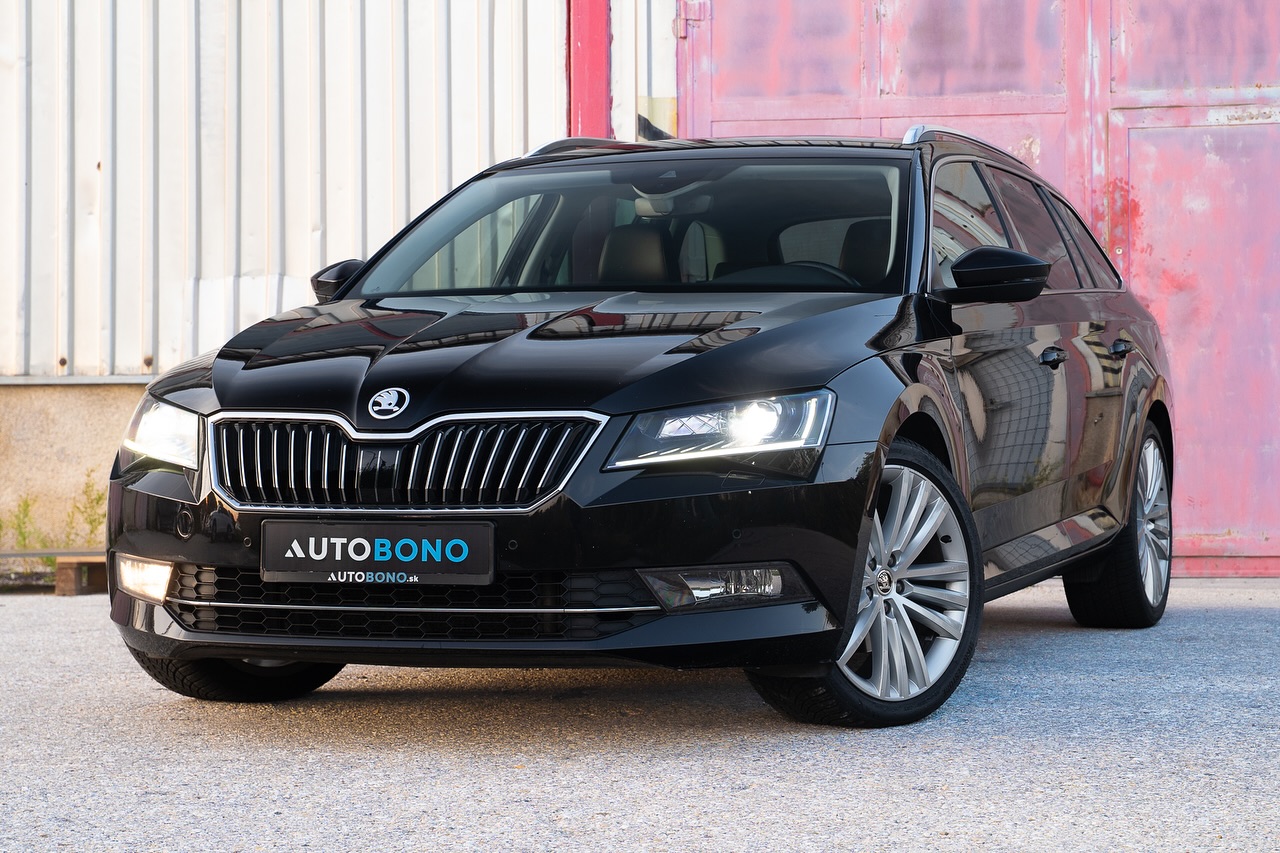 Škoda Superb Combi Style
16.990 eur
2.0 TDI 140 kW/190 koní
6-st. manuálna prevodovka
07/2016
106.100 km
čierna Magic Black Metallic
Superb je dovezený z Rakúska, je krásny a zachovalý, s originálnymi kilometrami podložené úplnou servisnou históriou a reportom CarVertical. Posledný servis 11/2024 pri 105 tisíc km nový motorový olej, rozvody (remeň a vodná pumpa). Motoricky a mechanicky je vo výbornej kondícii s krásnym záťahom. Možnosť financovať na splátky od 0 % akontácie. Nie je možný odpočet DPH.
Auto je v našom vlastníctve, zatiaľ neprihlásené, vieme pomôcť so zrýchleným prihlásením, príp. možnosť okamžitého odberu. Zapožičiame prevozné C značky zdarma na cestu domov. Viac informácii rád poskytnem po telefóne. Obhliadka možná kedykoľvek po dohode.
Kontakt: 0908 157 22 nula
Email: autobonosk@gmail (bodka) com