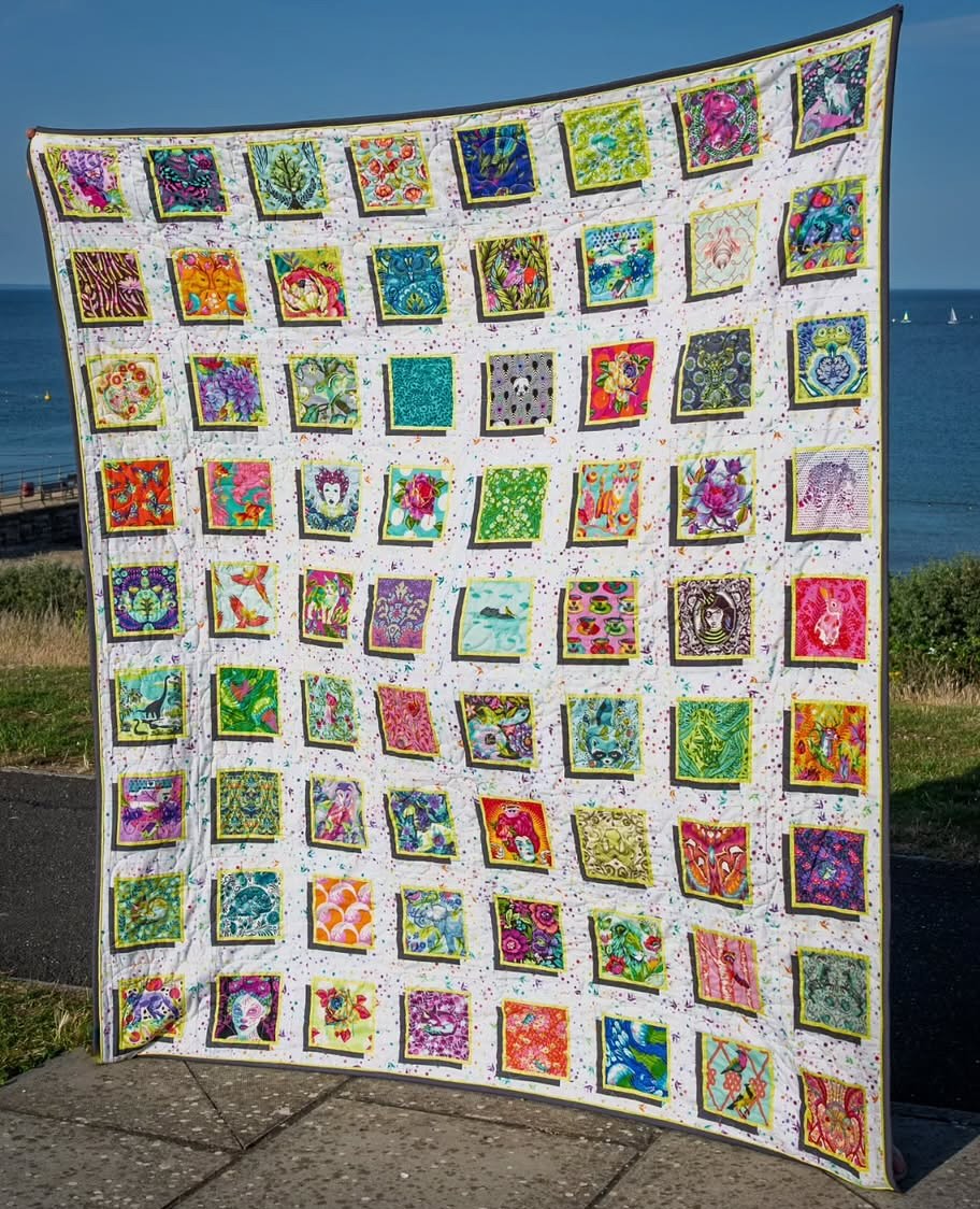 Something extra special from the LOVES for the wonderful @maliniindrasenan ❤️🌈 celebrating a special birthday earlier this week!
An excellent pattern by @capetowngirl70 and @vogonverse and one I need to make for myself!
#sewtherainbow #rainbowquilt #scrappymakesmehappy #tulapink #tulatroops #tulapinkfabric #tulapinkallstars #tulapinkhomemade #tulapinkdelaluna #tulapinkpinkerville #tulapinkzuma #birthdaygirl #sewcreative #quilt #quilts #quiltsofinstagram #quilter #quiltlove #longarmquiltingservices #longarmquilter #greatbritishquilter #longarmquilting #aurifilthread #quiltblock #quiltblocks #fpp #foundationpaperpiecing #originaldesign #quiltingismytherapy #quiltyfriendsarethebest