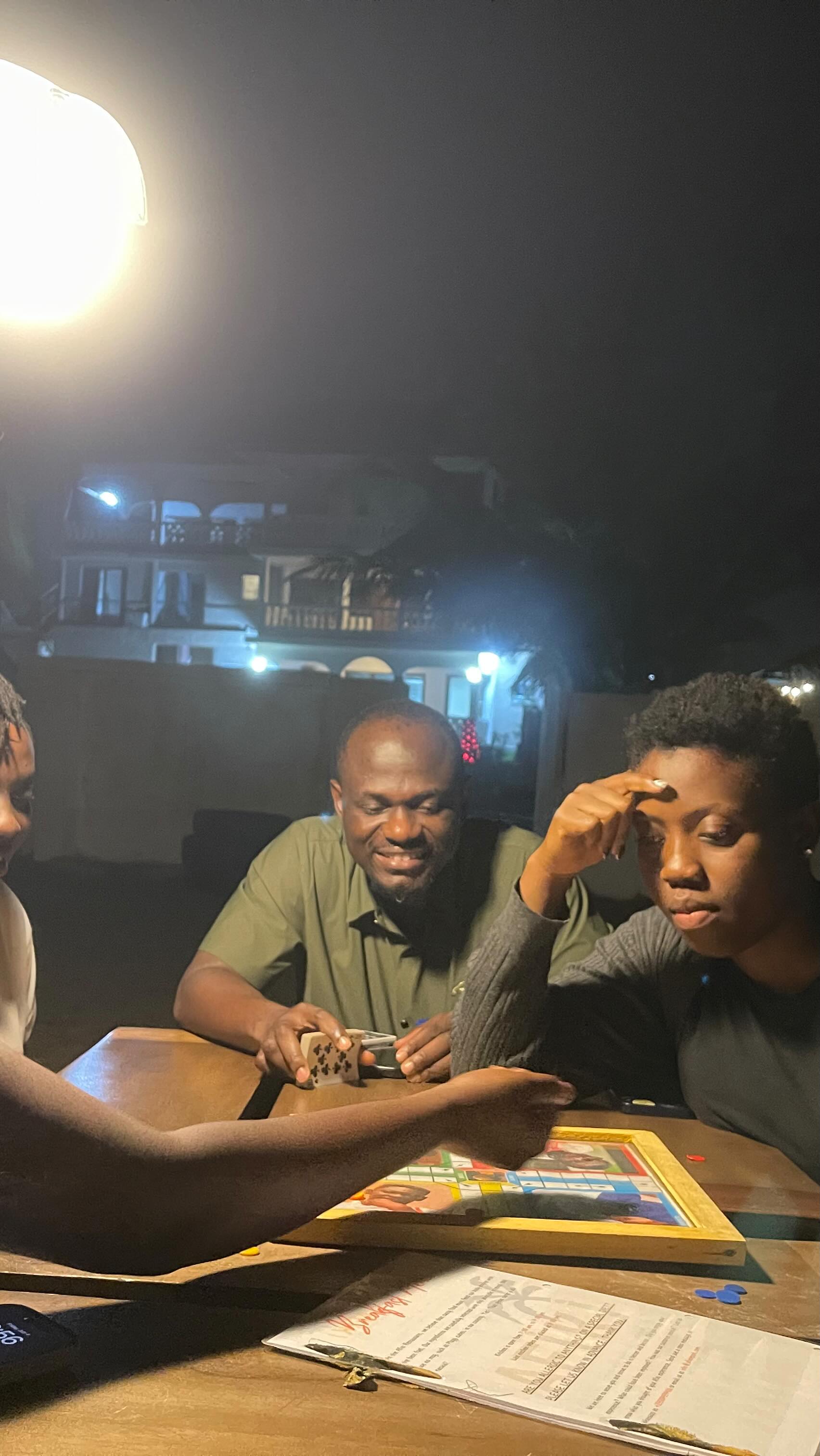 chill Afiki nights , good laughs, great company.
#night #elmina #beachhousevibes #Afiki #friends #unwind