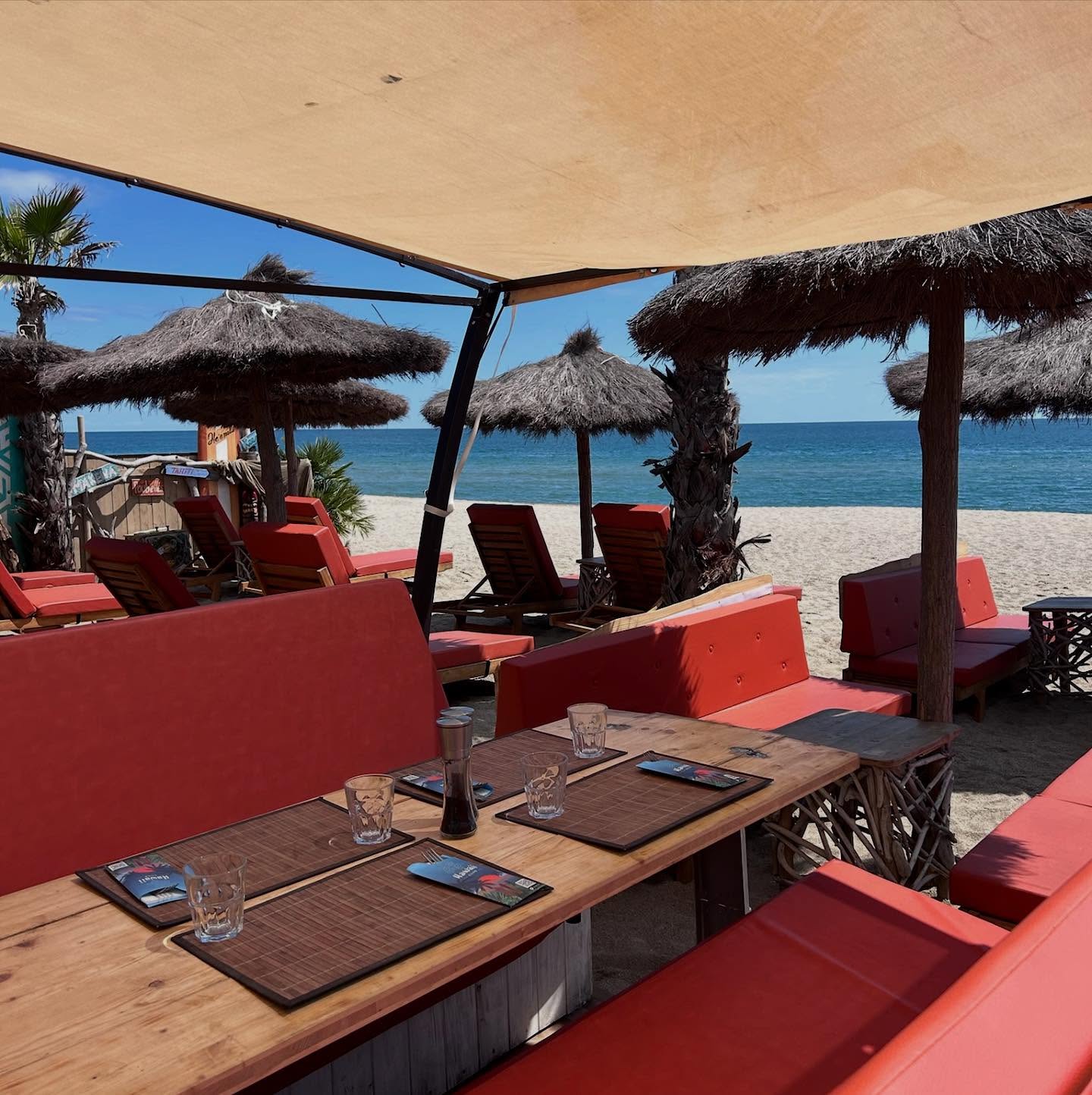 Venez passer une journée spéciale au Hawaii 🌴
Découvrez un univers tropical dans notre club qui vous fera voyager jusque dans les îles !
Pour manger ou pour passer un après midi de rêve, c’est ici que vous trouverez de quoi satisfaire toute votre famille 🫶🏼
Restauration, glaces, transats, bed & spectacles sont au rendez vous !
Réservez vite au 📲 07.49.77.57.89