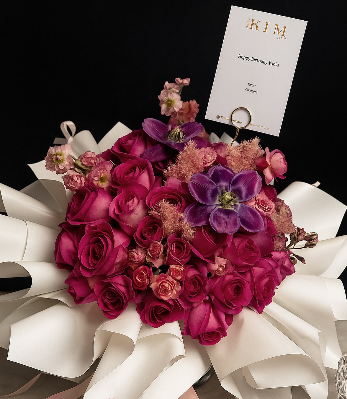 She’s called Luna — soft as moonlight, sweet as a secret.
Pink roses, tulips & more, wrapped in one graceful bloom. 🌸💫
#thekimsgardenia #thekimsgardeniasignature #rose #pinkrose