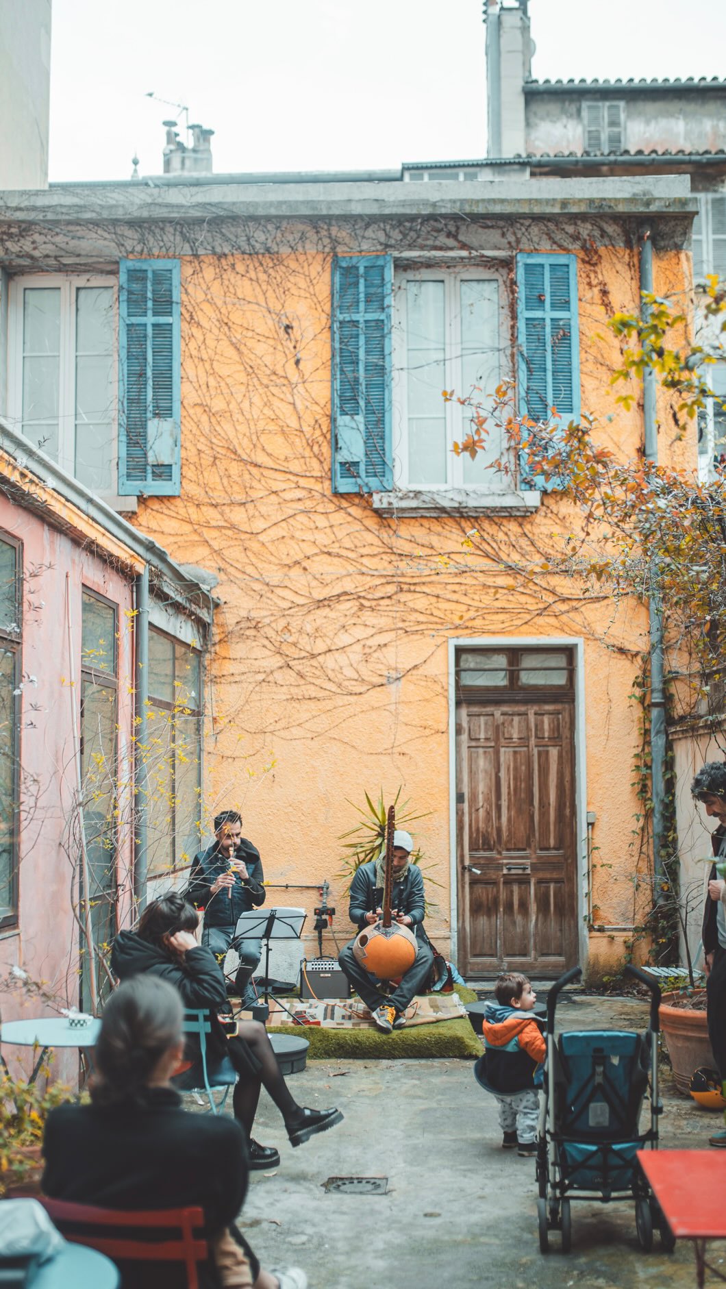 Une petite dose de fraîcheur avec la sieste méditative Des tisserands @alcastew et @sevanmusic au @123soleneshop 🧘