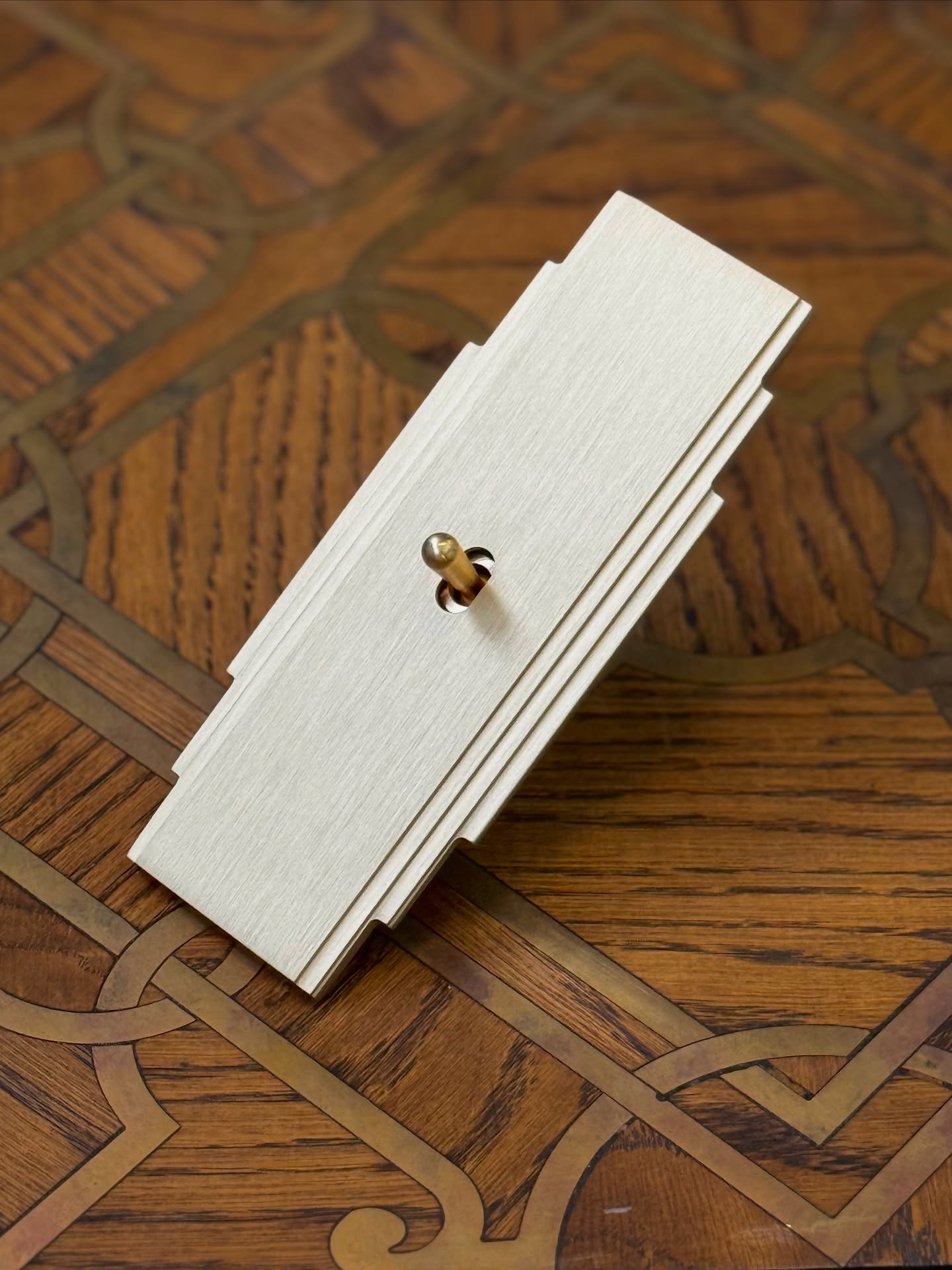 Lorsque la lumière devient haute couture 💡
#6ixtes #6ixtesinterrupteurs #interrupteur #ateliersdefrance #savoirfaire #artisanat #artisanatfrancais #artisans #architecture #luxe #decorationinterieur #decoration #interiordesign #interiordecor #homedecor #design #craftmanship #homedesign #interiorarchitect