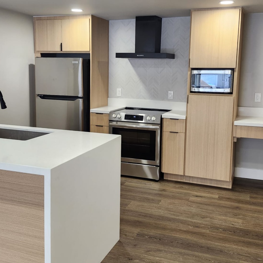 Swipe right if you wish your apartment kitchen looked this good! đłâ¨
Full remodel, zero stress. From vision to reality: Your one-stop solution for design, materials, and build. (Bonus: No more arguing about who does the dishes in a kitchen this beautiful!)