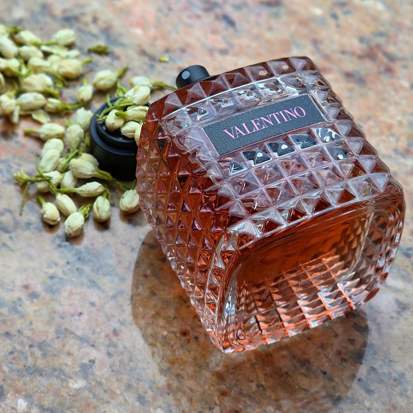 Non-offensive and pleasant. I always get compliments when wearing Donna Born in Roma.
.
.
.
.
.
.
"A Couture elegance made of 3 Jasmine flowers and accords, blended with Vanilla Bourbon, one of the most expensive ingredients in modern perfumery. This is twisted with a cool facet made of Pink Pepper and a Woody overdose, which gives this couture feminine fragrance a modern edge. A self-celebration of my roots, my values and my personality. "
.
.
.
.
.
.
#perfume #perfumecollection #designerperfume