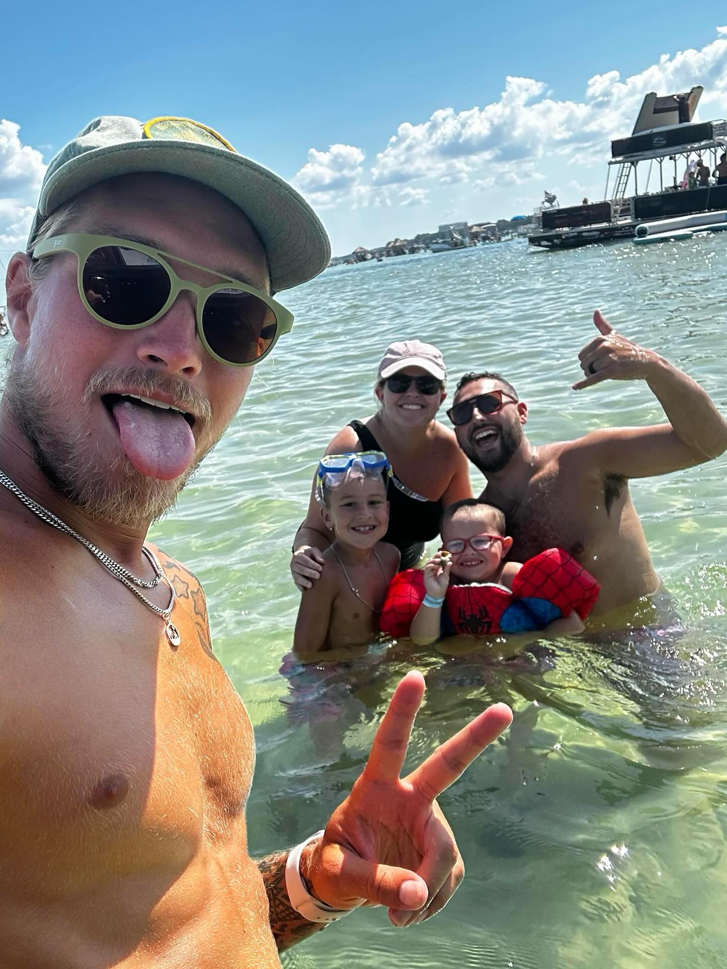 We love a good selfie photo bomb! @spencer_neutron