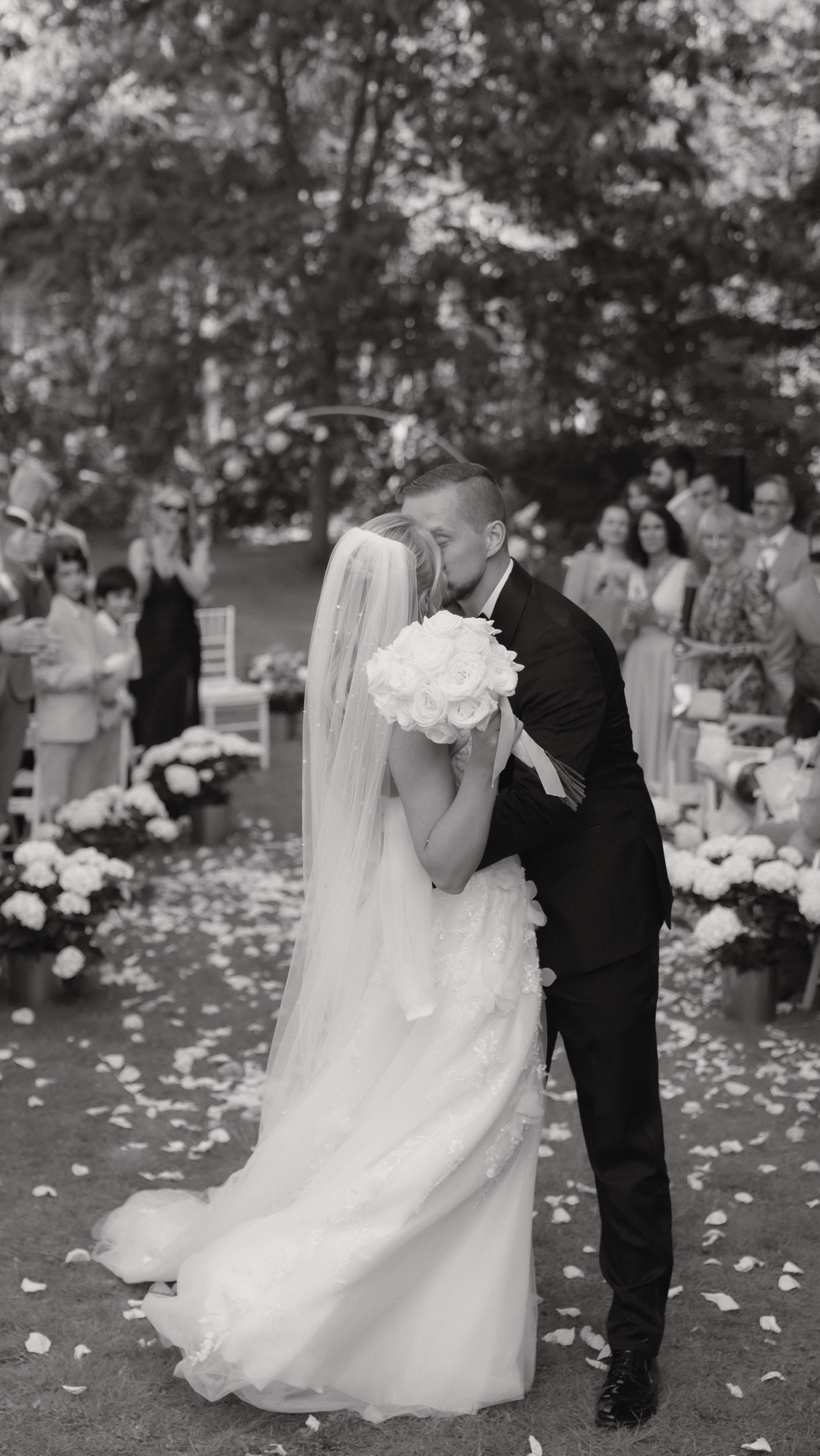 N & M after they said yes 🤍
#melinawaliczekfotografie #hochzeitsfotografie #hochzeitsfotograf #hochzeit2026 #hochzeithamburg #hochzeitsfotografhamburg #destinationwedding #weddingcontentcreator #weddingphotographer #destinationweddingphotographer
Musik @ninamaurus.photo ✨