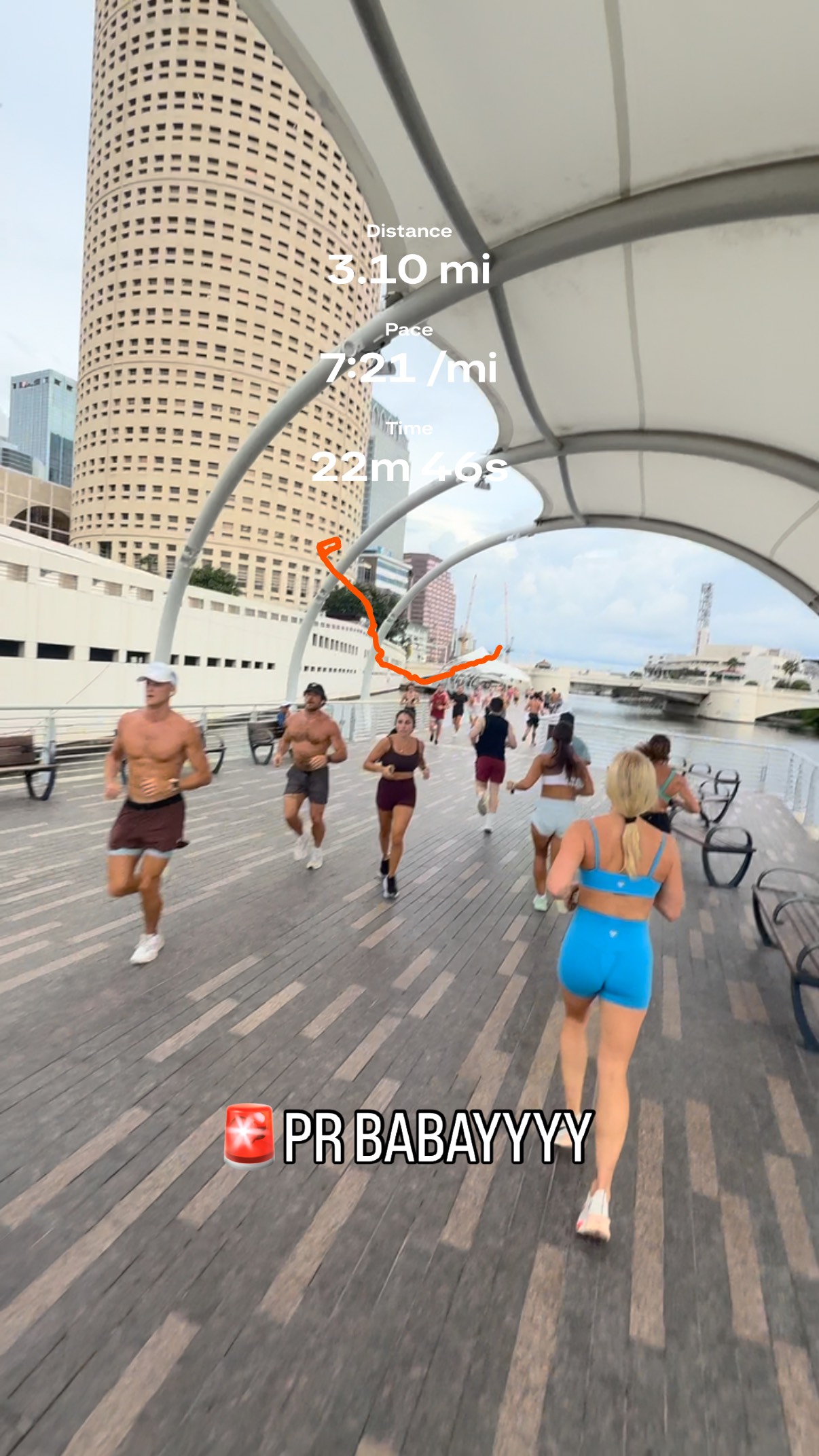 Felt like a welterweight today 🪶🏃🏻♂️💨
.
.
.
#runner #run #running #runclub #offbalancedrunclub #obrc #tampa #tampaflorida