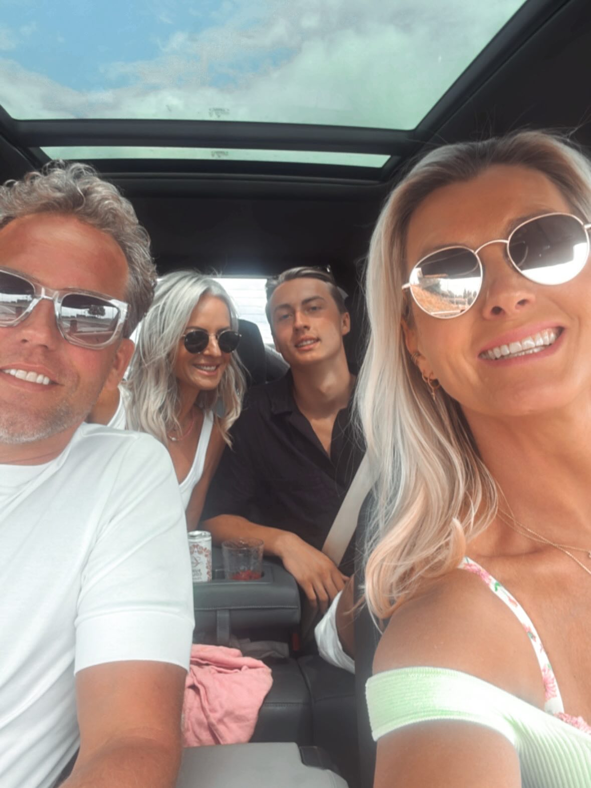 Awakenings… eens moet de eerste keer zijn. Samen met Mees naar een festival. Zijn ogen uitgekeken en de hele dag gedanst! Een bijzondere ervaring ❤️🥰🥳