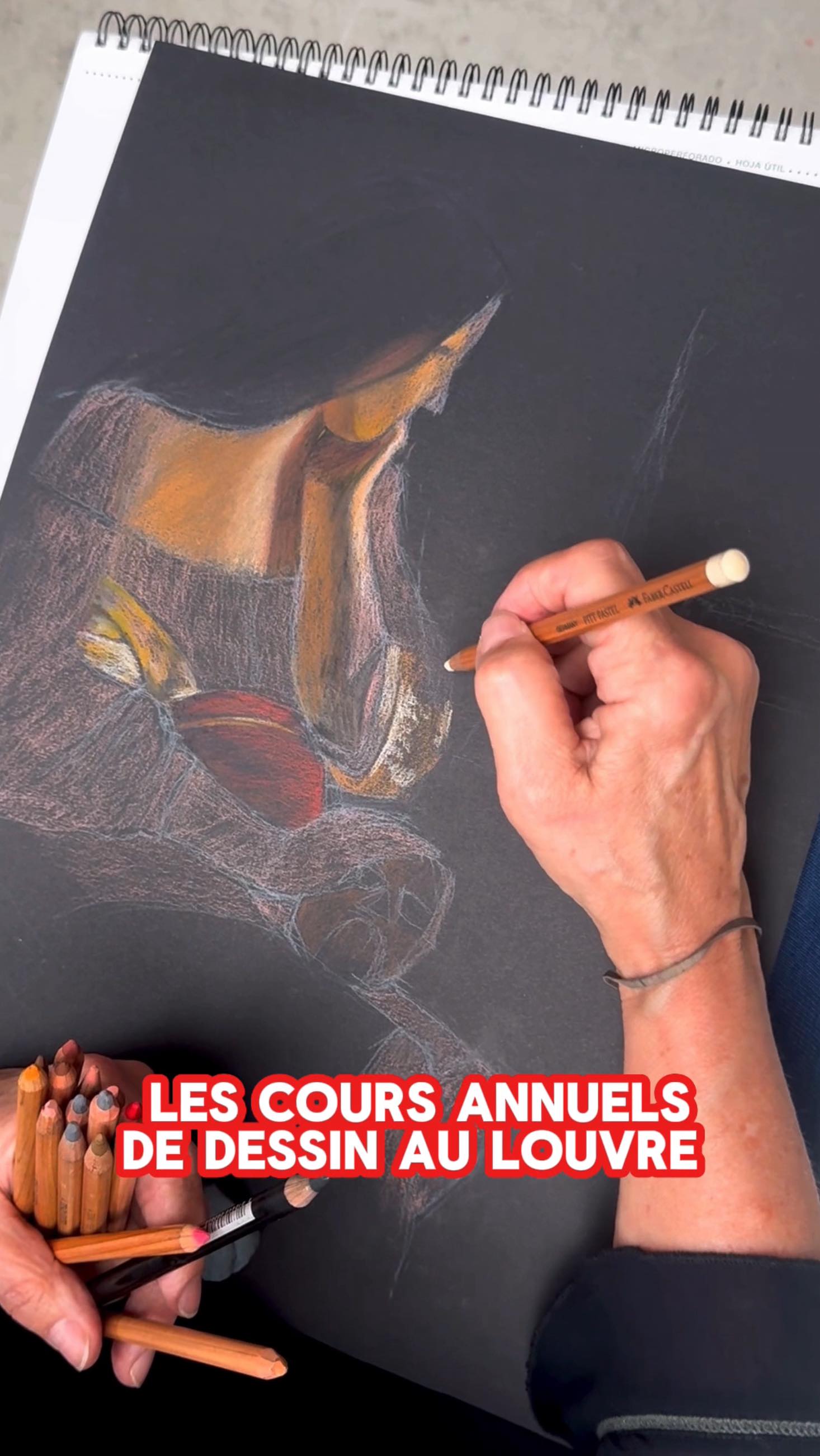✨ Fin de saison pour les cours annuels de dessin au Louvre ✨
Merci à toutes et à tous pour votre présence assidue, votre engagement, et votre regard toujours curieux même face aux sculptures qui semblent parfois défier les lois de l’anatomie !
Un clin d’œil particulier à celles et ceux qui ont relevé le défi du dessin au stylo BIC… sans retour en arrière possible. Vous avez toute mon admiration 🙏🌟
C’était un vrai plaisir de vous accompagner dans cet écrin exceptionnel qu’est le @museelouvre 😍
Je vous souhaite un bel été, inspirant et ressourçant ☀️
👩🎨 👨🎨 Les inscriptions pour les cours annuels 2026 seront bientôt ouvertes !! @collectif_daal
Toutes les informations seront disponibles dans mon lien en bio ✨
#Dessin #Draw #Eleves #Students #CoursAnnuels #Progrès #WorkInProgress #2025 #Musée