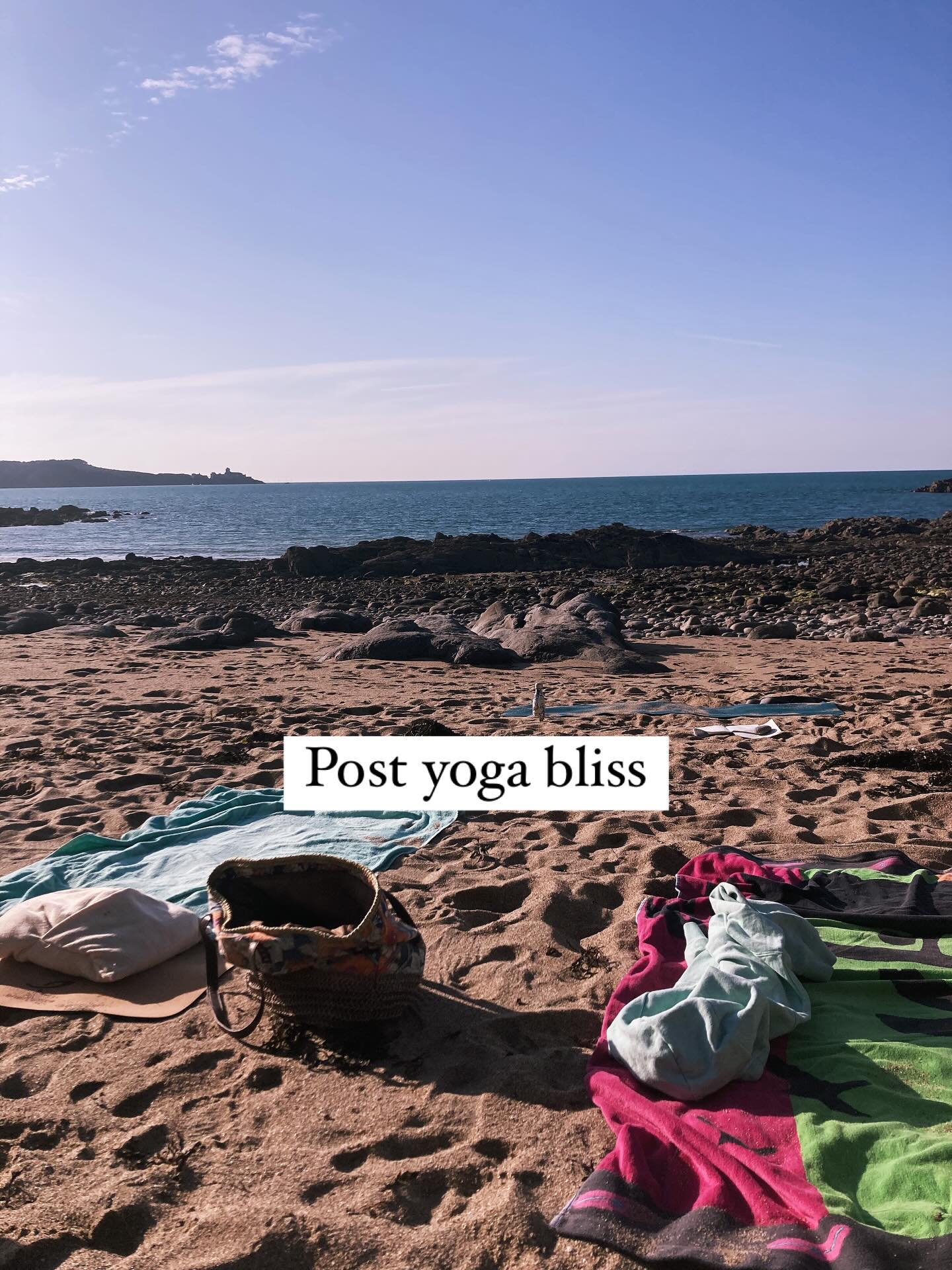 FR/ Marée basse, yoga sur la plage, soleil, chaleur estivale et un groupe d’humains incroyable. Certains que je connais depuis quelques années, d’autres que j’ai rencontrés aujourd’hui pour la première fois. Merci de m’avoir rejoint sur cette magnifique plage. Oh, et une baignade après le yoga – quel bonheur ! La gratitude me remplit tout le corps et le cœur !
En vacances dès demain soir !!!! À bientôt, de retour sur cette plage incroyable le jeudi 14 août à 18h30 !!!!
.
ENG/low tide, yoga on the beach, sun, summer heat and the most amazing group of humans. some that i know for good few years, some i met today for the first time. thank you for joining me on this beautiful beach.
oh, and a swim after yoga- what a bliss. the gratitute is filling my whole body, heart full ! off for holidays as of tomorrow evening!!!! so see you soon, back on this splendid beach on Thu 14 august at 18h30 maybe !!!!
.
.
#yoga #yogafrance #yogabeach #community #bienveillance⭐️🌟🌟🌟☺️ #forceintérieure #calme #energie #yogastcast #saintcast #saintcastleguildo #saintjacutdelamer #cotesdarmor #bretagne #tourismebretagne #evisolayoga #yogadoux
