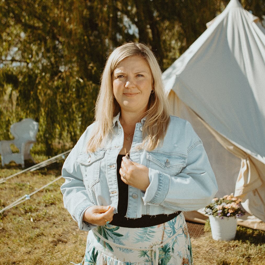 Jennifer is the founder of Mujen Community, where healing meets creativity and clarity rises from within. A certified Usui Reiki Master, breathwork and meditation guide, intuitive mentor, and lifelong student of spirituality, she blends her fine arts background, corporate marketing experience, and years of global travel into the grounded, heart-centered work she offers today.
Having lived in South Africa and traveled to over 10 African countries, Jennifer’s time abroad reconnected her to what matters most: presence, art, nature, community, and a strong sense of self. She’s now reclaiming her creative voice—and helps others do the same.
At the Women’s Moto Summit, Jennifer is offering two powerful sessions:
🌿 Root to Rise: A 90-minute journey inward using Conscious Connected Breathwork, Reiki, guided meditation, and art for self-reflection. Release what’s holding you back and reconnect with the part of you that knows exactly what’s next.
🌿 Ride and Radiate: Start your day with intention, clarity, and fire in your belly. This energizing morning session combines breathwork, light movement, and guided intention setting to wake up your body, clear your energy, and connect you to your inner power—no caffeine needed.
Connect with Jennifer:
@mujencommunity | www.mujencommunity.com