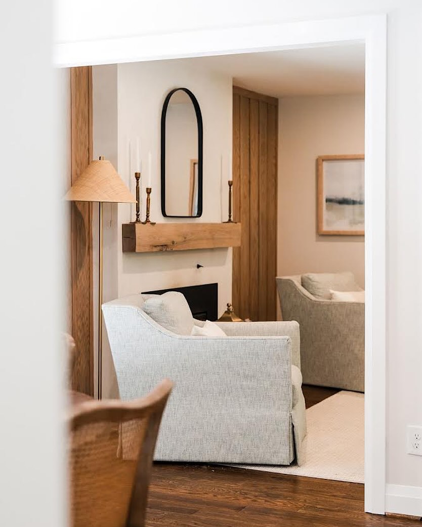 Sneak peak of this project, we can’t wait to share more soon!!
Photo // @jlp_yourstory
Design // @hillhousedesignmd
#elegantmodernfarmhouse #elegantfarmhouse #livingroomdesign #homedesign #marylandinteriordesigner #traditionaldesign #farmhousedesign #magnoliastyle #classicdesign #marieflaniganinteriors #designisinthedetails