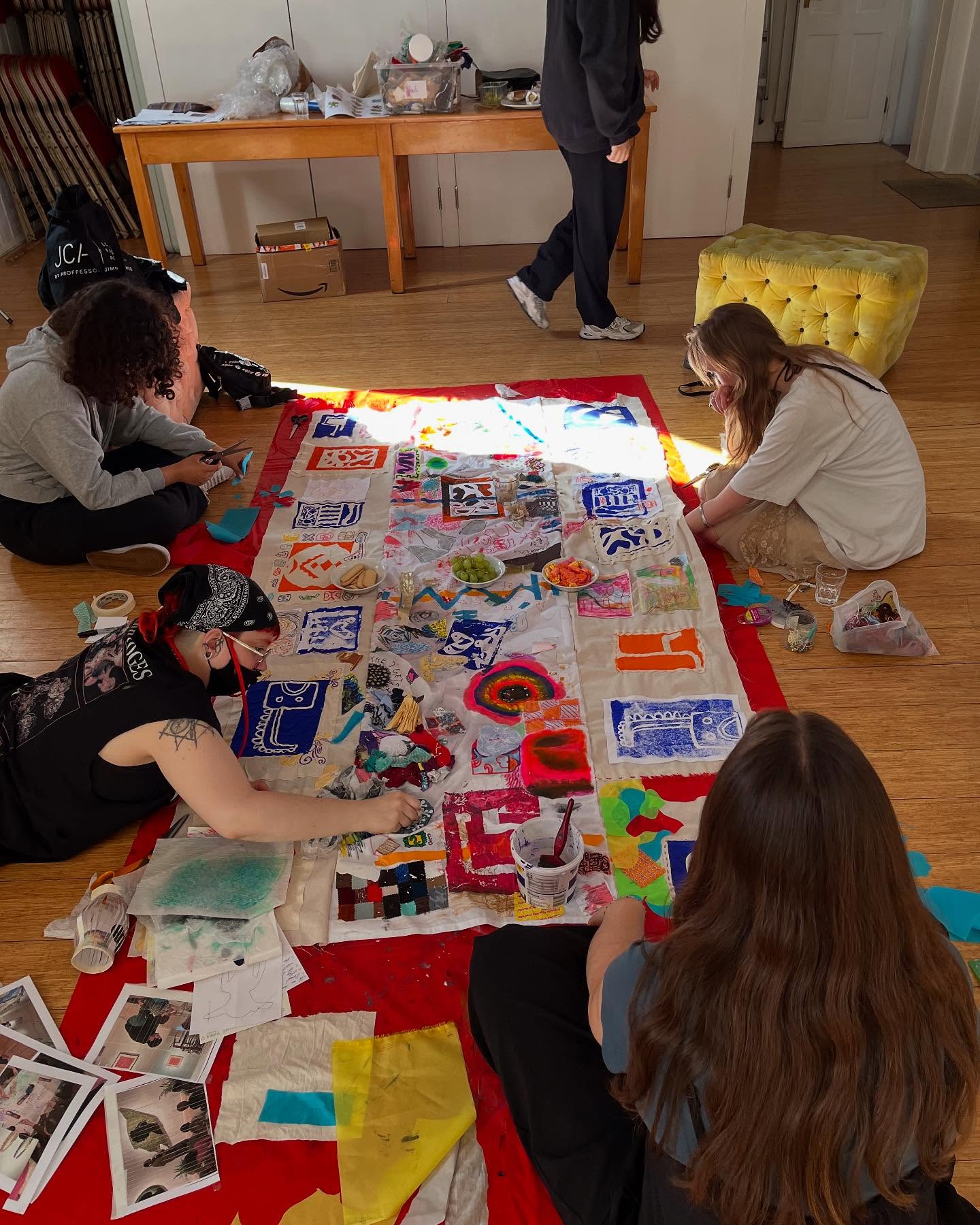 Monday 21st July, 4.30 - 6.30pm @octobergallerylondon
We’re making work towards the Education exhibition!
We’ll be finalising our collaborative tablecloth and starting Sculptural Self-Portraits: using wrapped materials and found objects to explore identity through form. We’ll be looking at the intricate wrapped forms of fabric sculptor Judith Scott for inspiration.
Join us to shape what will go on show in our upcoming exhibition:
🧵Beyond the Weave: Crafting Traditions, Sparking Play
📅 31 July – 2 August
📍 October Gallery main space
🎨 A celebration of craft, play, and sensory storytelling
October Gallery Youth Collective
✨ FREE for young people aged 14–24 living in London
Come and join us :)
Supported by @love.camden
#YouthCollective #FreeArtWorkshops #LondonYouth #OctoberGallery #ArtExhibition #CraftingTraditions #SculpturalArt #JudithScott #WrappedArt #BeyondTheWeave #IdentityThroughArt #PlayfulMaking #CollectiveCreativity