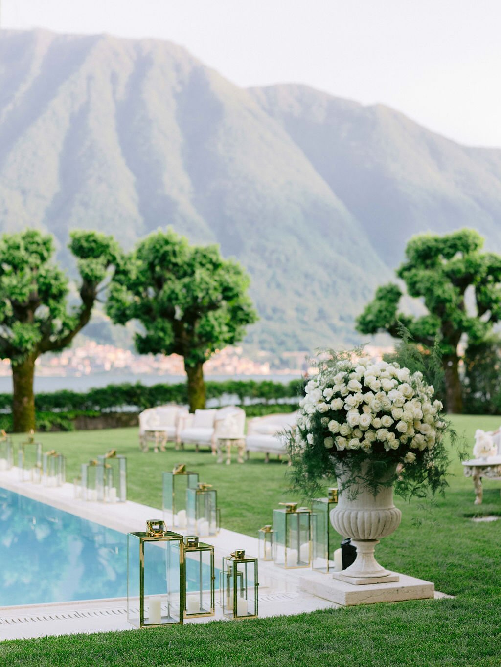 Aperitivo on the banks of Lake Como.
As the ceremony concluded and dinner awaited, guests enjoyed beautifully crafted cocktails, garden games, and thoughtful bites. Salute! 🥂
Planning & Design: @daisyamodioevents
Venue: @villa_balbiano
Florals: @larrywalshe
Photography: @katiejulia_
Videography: @bordonifilms
Production: @blunotteventi
Entertainment: @nuart_events