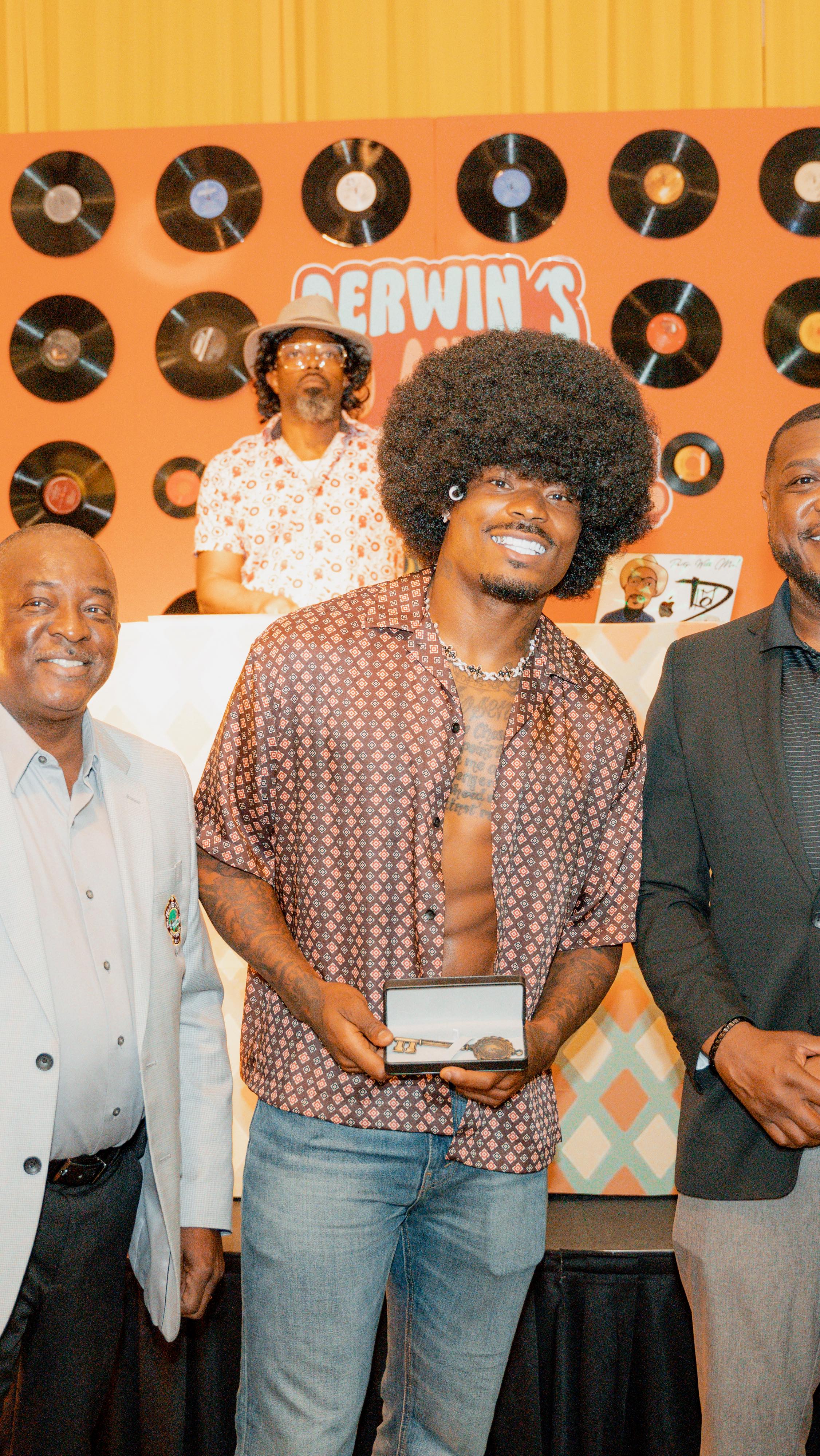 Derwin’s 2nd Annual Senior Celebration in Haines City • Special shoutout to @5starrelations for bringing us on to support content direction 🎥👏👏
🎥| @spaceapestudios
#sportsmarketing #contentstrategymarketing #contentstrategist #dallasmarketingagency #dallasmarketing #socialmediamarketingagency