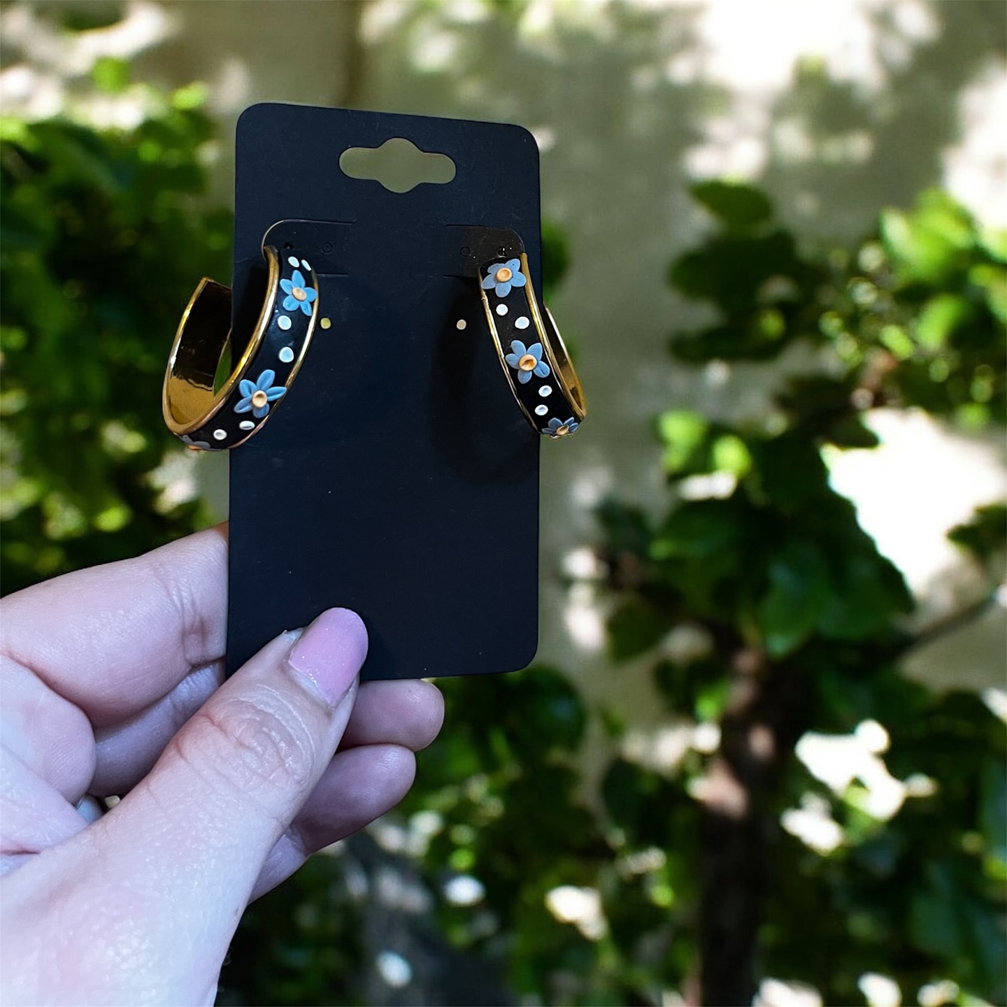 HOOP RESTOCK — only made one pair for each! Which one is your favorite?
1 or 2 ? Comment 👇 or vote!
Hecho con amor, handmade with love.
#latinamademerch #handcraftedearrings #polymerclayartistsofinstagram #polymerclayartista #arcilla_polimérica #handmadejewelry #handmadepolymerclayjewelry