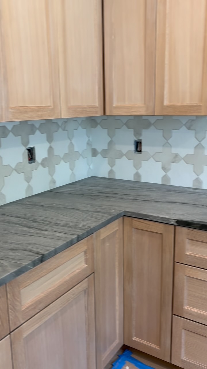 A little sneak peek at the Story of Home progress! CAN YOU EVEN with these incredible quartzite countertops?! We went with Platino Dark leathered quartzite and I am in love with the contrast against the light rift sawn oak cabinets! Backsplash is almost complete, then we're on to paint, plumbing trim out and all the finishing touches. This kitchen is a dream!! I can't wait to share the before and after, it's such a glow up!
Stone sourced from @rockbottomgraniteboise
Incredible fabrication by @stoned.marbleandgranite
#boiseinteriordesigner #boisegeneralcontractor #boiseremodel #boise #remodel #quartzite #kitchenremodel