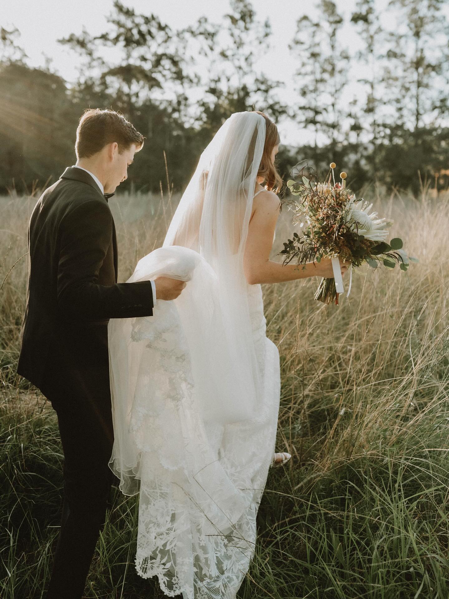 Golden hour, glowing hearts, and the start of forever for Eira & Tom. ✨