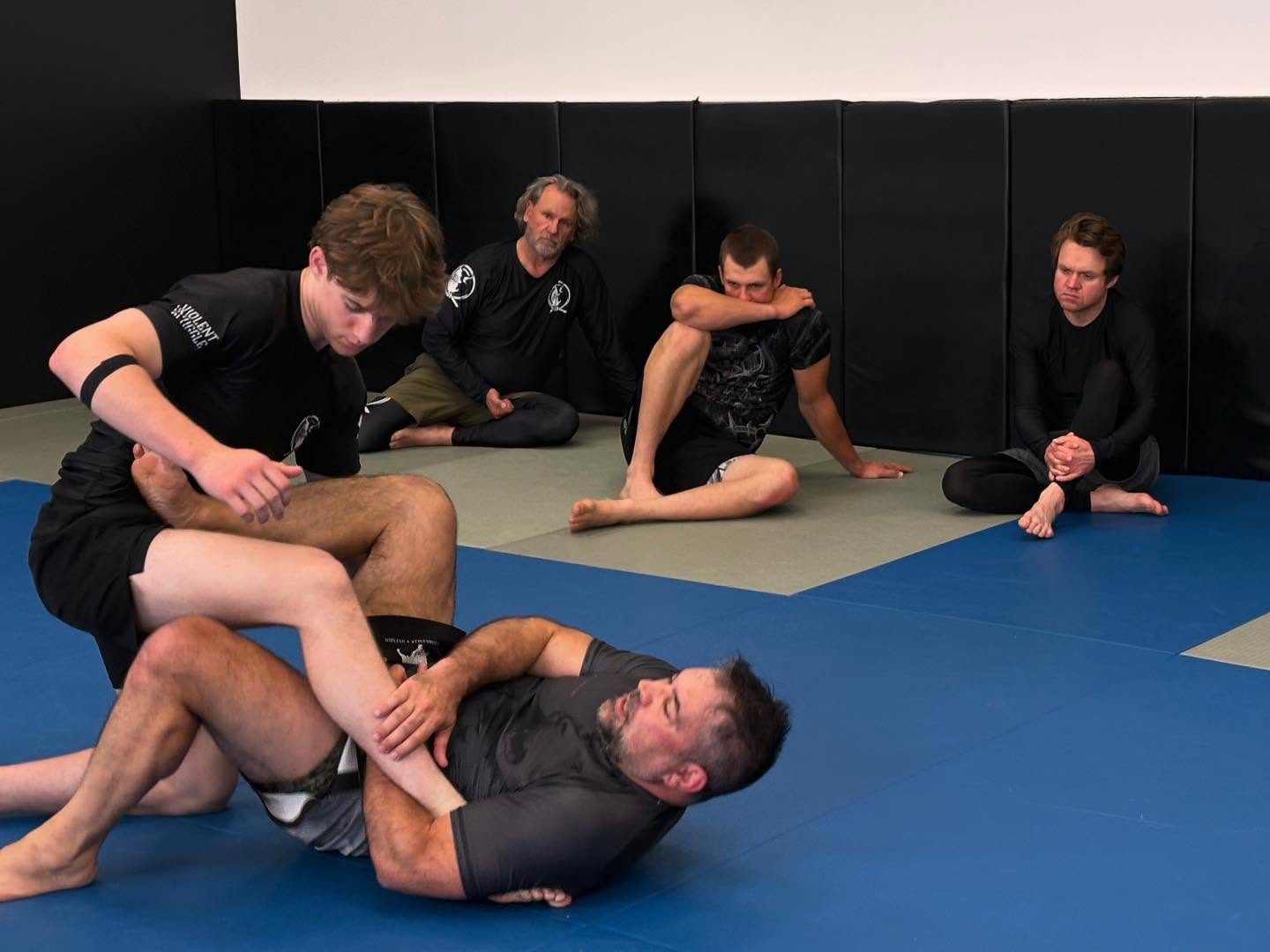 No leg is safe. @passadorbjj