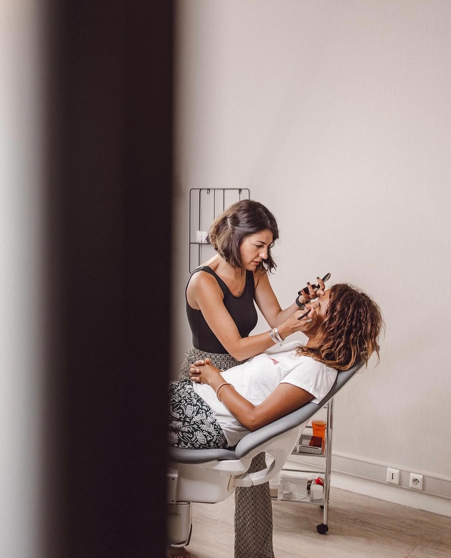 ✨Oui, le maquillage permanent en été, c’est possible ! ☀️
Marine Laporte continue de sublimer vos visages même pendant les beaux jours 🧡
Le secret ? Une bonne protection de la zone tatouée !
🌿 Crème solaire, casquette, hydratation… Avec les bons gestes, les pigments restent intacts et le rendu reste canon, même sous le soleil !
N’hésitez pas à prendre RDV ou poser vos questions en DM 💌
Beauté toute l’année.
#MaquillagePermanent #MarineLaporte #BeautéEnÉté #Micropigmentation #SummerBeauty #MaquillagePermanentNice