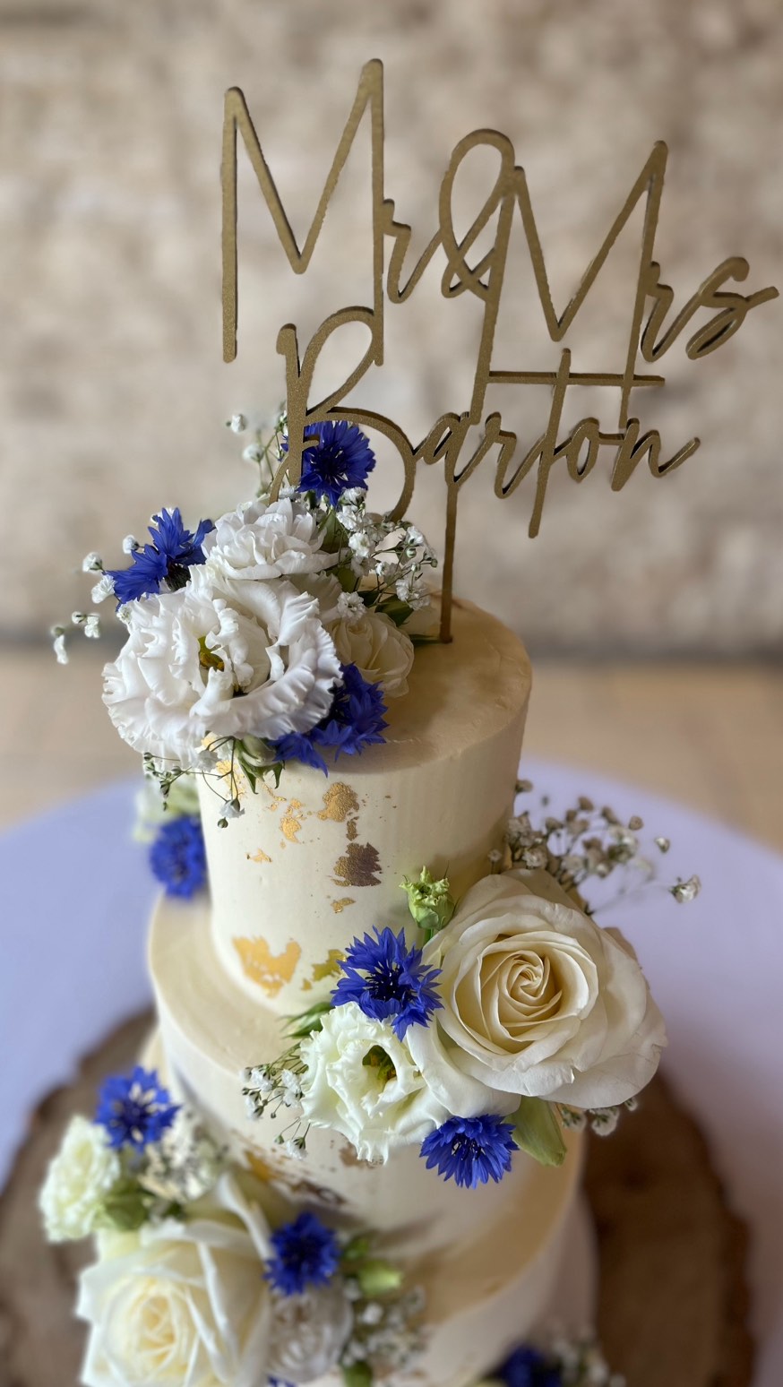 Tom & Poppy 💍
25/06/2025 @kingscotebarn
.
.
.
#JustMarried #cakedesign #cakecakecake #buttercreamcake #bakersofinstagram #weddingcakes #weddingcakeideas #cakedesign #bakeit #cakedecorator