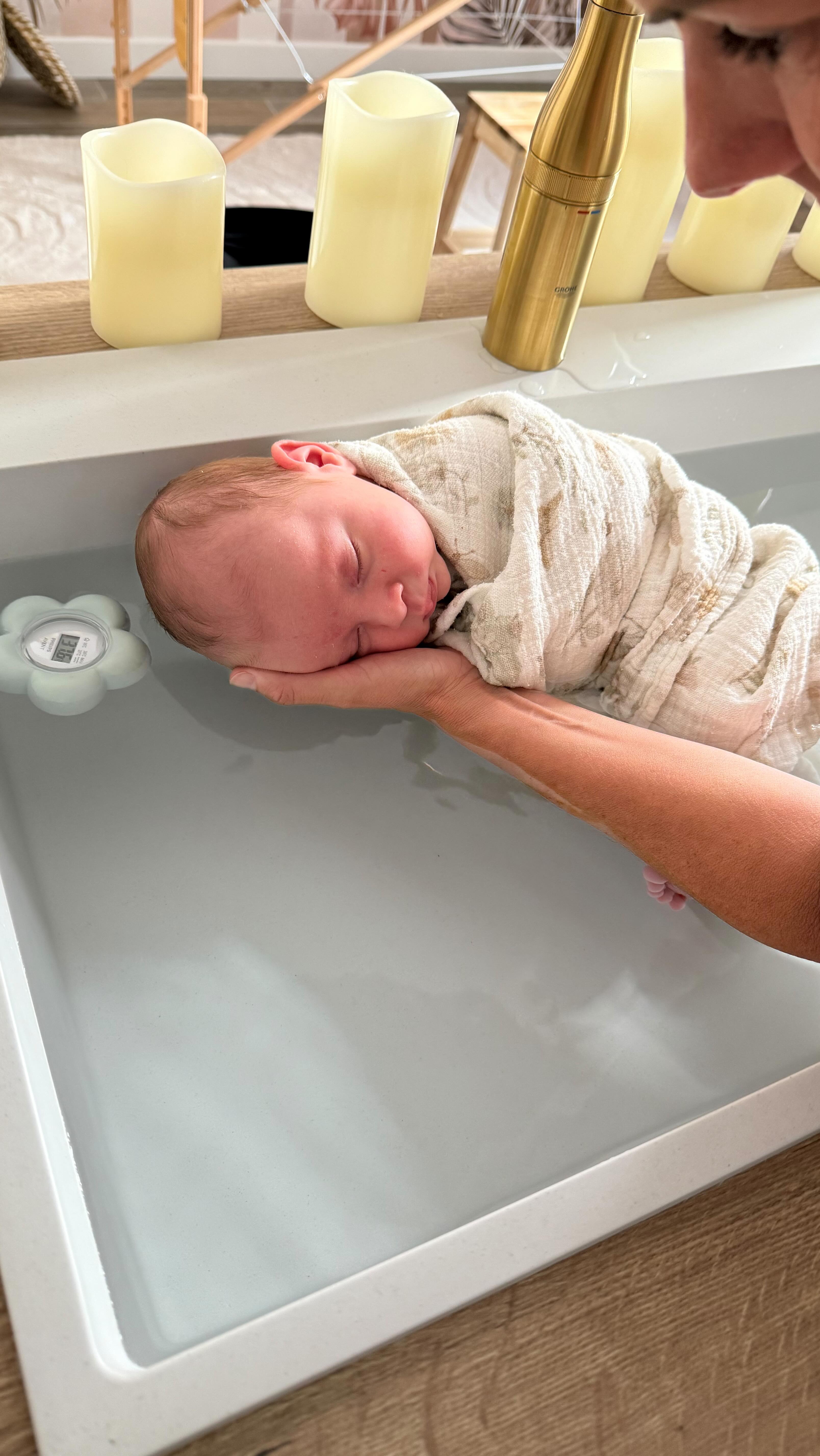 🫧La magie du thérapeutique bain bébé 🫧être la sans imposer, le suivre , le laisser s’exprimer….