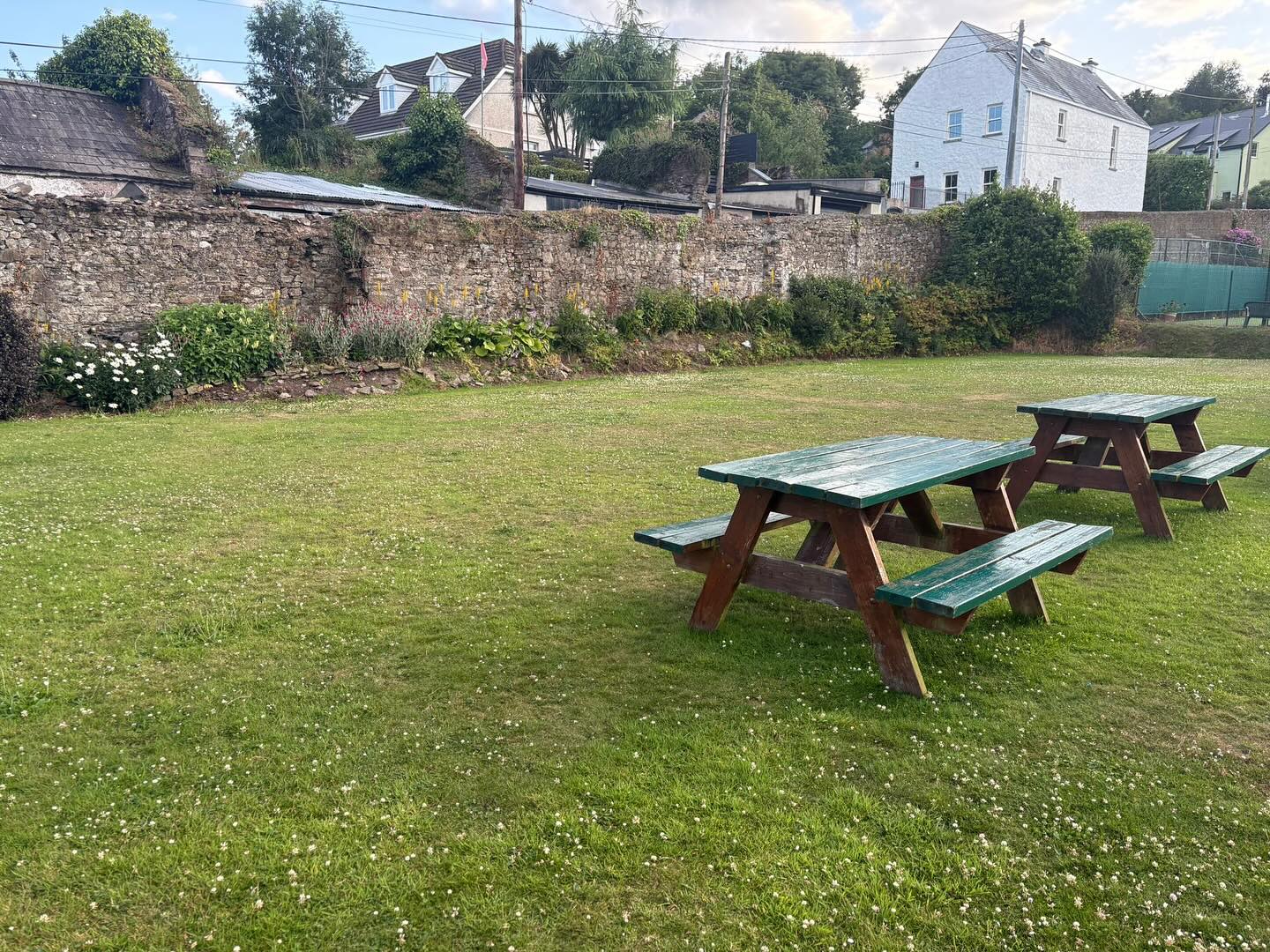 We are very excited for our Open Tournament to begin tomorrow 17th July. 🎾
Our grounds crew have been working extra hard to make our club look it’s very best! 🌷 🌼
We look forward to welcoming you all! 🤗
#tenniscommunity