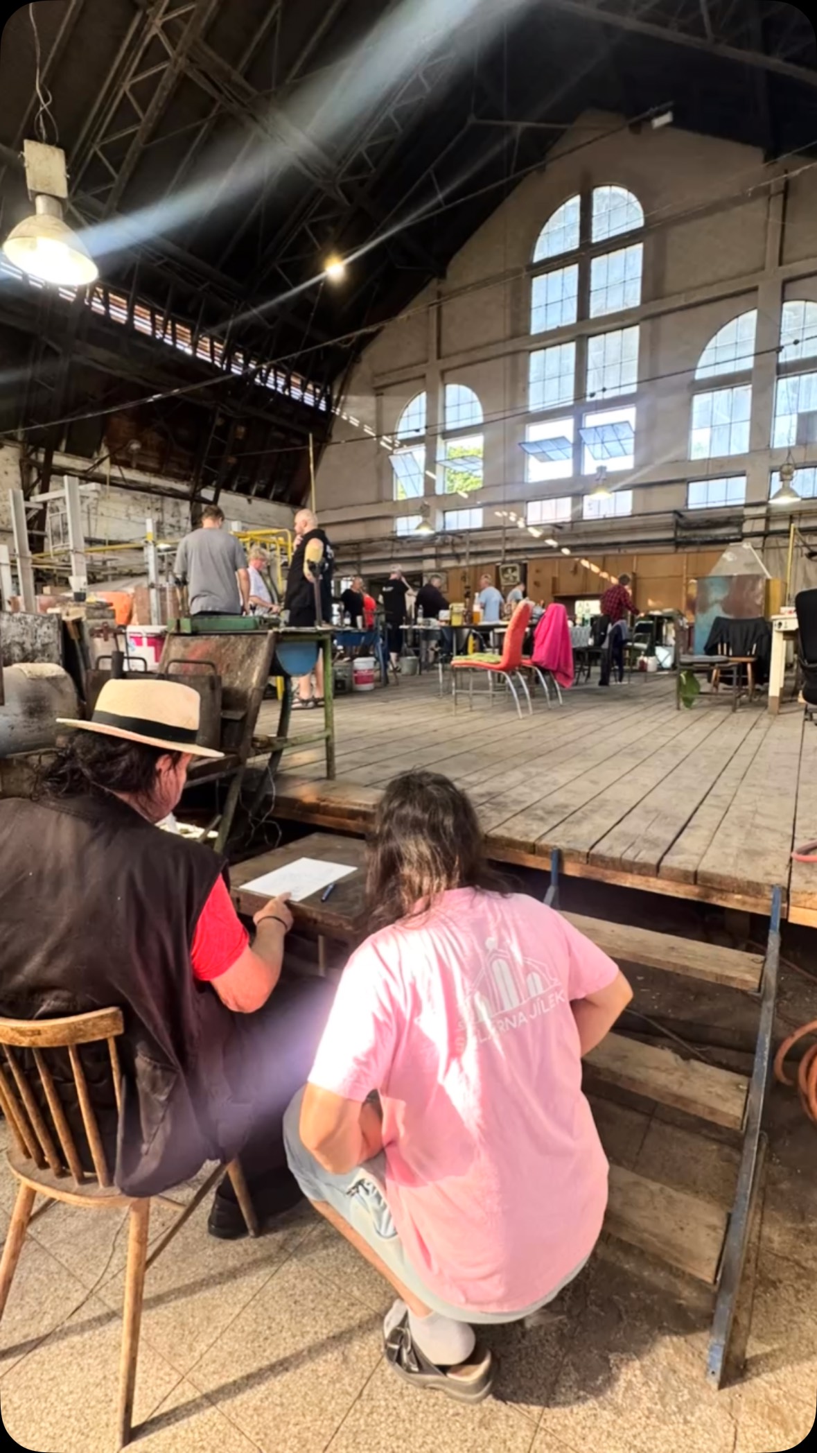 Another artwork for the Glass Soul collection 🙌 Big thanks to Sklárna Jílek and the Czech Glass Cluster for their collaboration.
This new piece by Jiří Šuhájek (2025) enriches the unique collection that connects the soul of glass with the soul of humanity.
Výroba dalšího díla pro kolekci Glass Soul 🙌 Děkujeme @sklarnajilek @luka_pollo a @dalibor_2020 za spolupráci @martina_sikor
Nové dílo z rukou Jiřího Šuhájka (2025) obohatí tuto výjimečnou kolekci propojující duši skla s duší člověka.
#GlassSoul #JiříŠuhájek #českésklo #uměleckésklo #sklo #glassart #czechglass #craftsmanship #artcollaboration #SklarnaJilek #glasssoul #funeraldirector #CeskySklarskyKlastr
#GlassSoul #JiříŠuhájek #CzechGlass #ArtGlass #GlassArt #ContemporaryCraft #SklarnaJilek #CzechGlassCluster #contemporaryartwork #GlassSculpture #ArtCollaboration