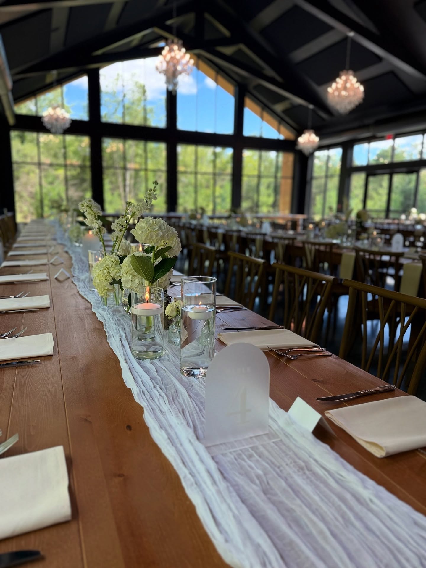 Timeline in hand, details in place, and a couple to say “I do.”
Cheers to a seamless day!