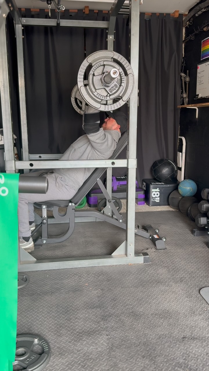 HAD AN ABSOLUTE BLAST WITH THIS PUSH SESSION!
Push B went down today in the private personal training studio, due to the fact traffic wanted to play up therefor we couldn’t get to the usual spot to hit a session up in WGC.
Decided to throw in some BB overhead press and it felt like butter no pains from either shoulder or elbow which meant I could push closer to failure and boy it felt good!
Finished it off with some lat pull downs trying to bring up the lagging body parts where I can had the time in-between clients so why not throw them in.
If YOU are interested in having a session with me at the private personal training studio to go over a session or work on your lagging body parts or if your a complete beginner and want some guidance in your fitness journey before going to a commercial gym get in touch now spaces are becoming hard to come by so be quick📲‼️