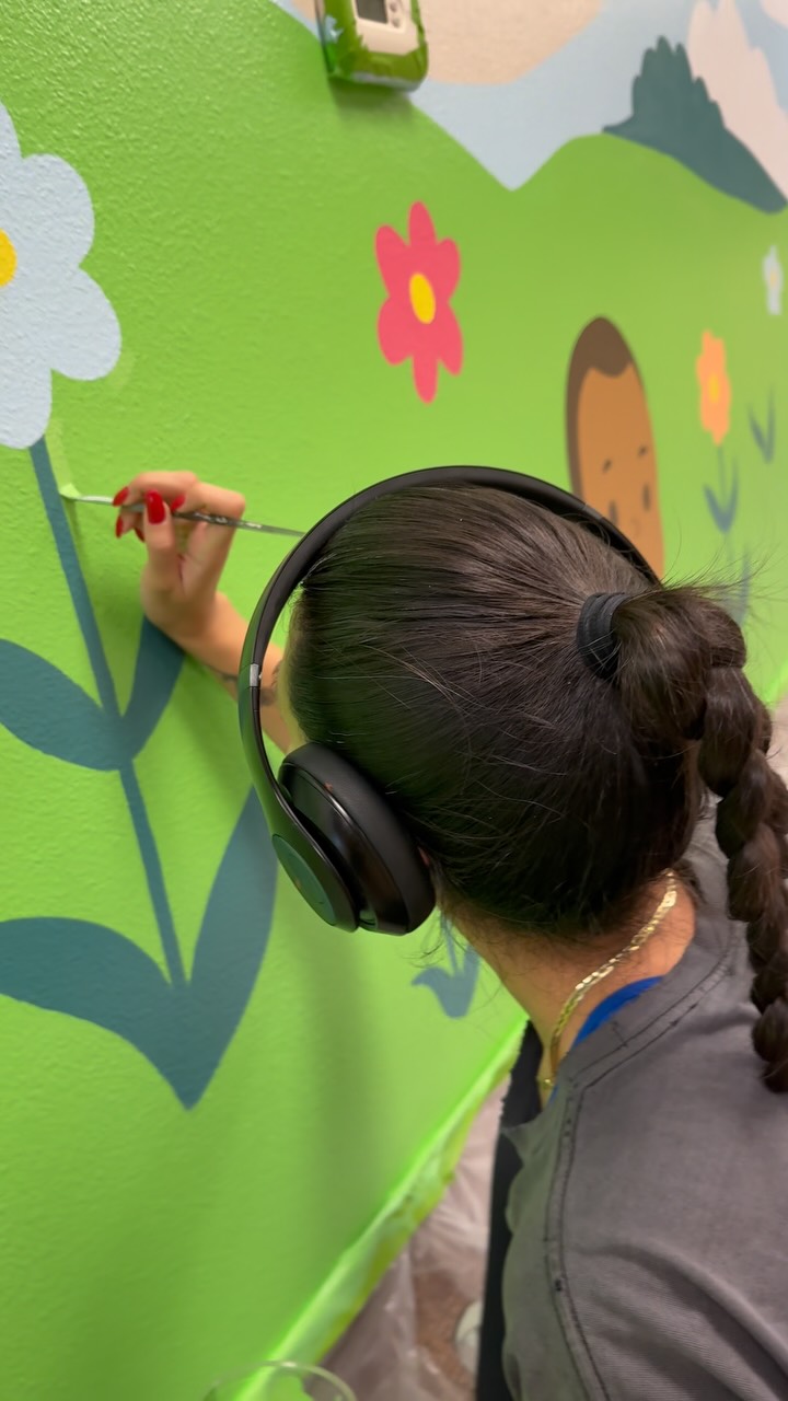 Honored to bless Desert Preschool Academy once again with a mural made just for their little dreamers 🖌️✨
Watching these walls come to life never gets old! 🥹
#MuralArt #PreschoolVibes #ItsLunaVisuals #supportlocalartists #kidsmural #desertpreschoolacademy