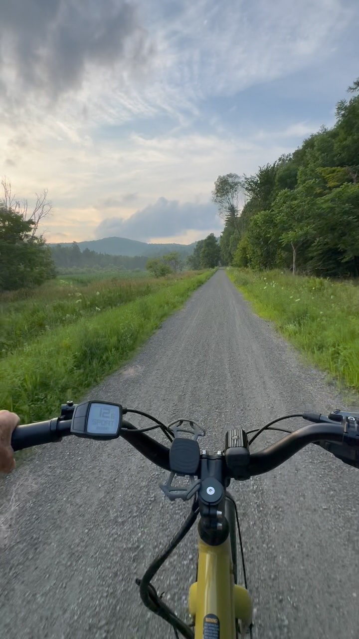 Summer in Vermont! Evening on the trail! Grateful to enjoy these moments right here in our backyard 💚
#lamoillevalleyrailtrail
#bikevermont #lvrt #railtrail
#vermont #vermontlife #summerinvermont #travelvermont #vermontsummer #bikelife #stowe #smuggs #thisisvt
#hereforthis
#bepresent
#livetheday
#momentsmatter