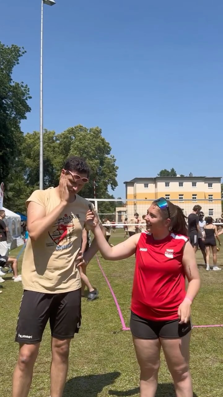 Mittlerweile ist das 17. Volleympics rum und wir starten nächstes Jahr ins 18.!!
Egal ob das dein 1. oder 10. war wir freuen uns das du dabei warst und hoffen das du wieder kommst!😁
Also wie siehts aus bist du nächstes Jahr am Start?