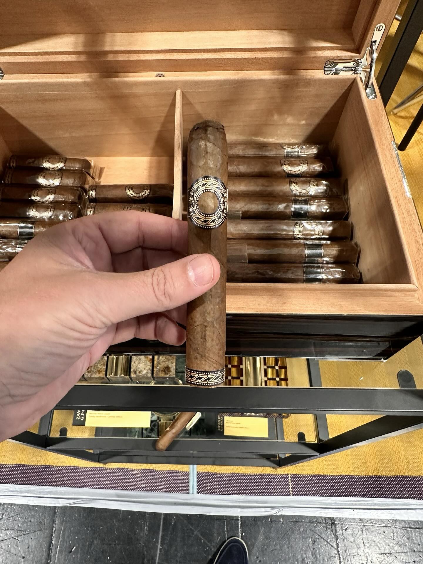 ๐ฅ Unwind Like Royalty ๐ฅ
Gold Premium Cigar in hand, luxury in your soul.
Not just a smoke โ itโs a statement. ๐จ๐
๐ 100% Class
โจ Pure Elegance
๐ฅ Unmatched Flavor
๐ผ For the bold.
๐ฅ For the refined.
๐ For the golden moments.
#GoldStandard #CigarLoungeVibes #PremiumSmoke #LuxuryLifestyle #GoldCigar
#GPGRANT #GPGRANTCigars #GPGRANTLuxury #GPGRANTGoldEdition ๐จ๐๐ธ