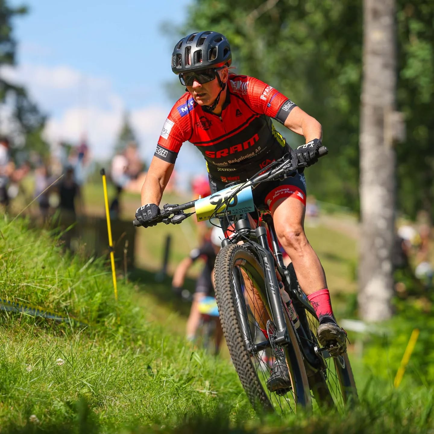 𝗦𝗠 𝟮𝟬𝟮𝟱 Under fredagseftermiddagen tävlade Cilla & Mats i sportklasserna under SM i Värnamo. Cilla knep en andraplacering och Mats var inte mycket sämre med sin sjätteplats. ❤️🖤
📸@cykelkanalen.se
#hörbyck #hörbymtbarena #mtbihörby #hörby #mtbsm2025