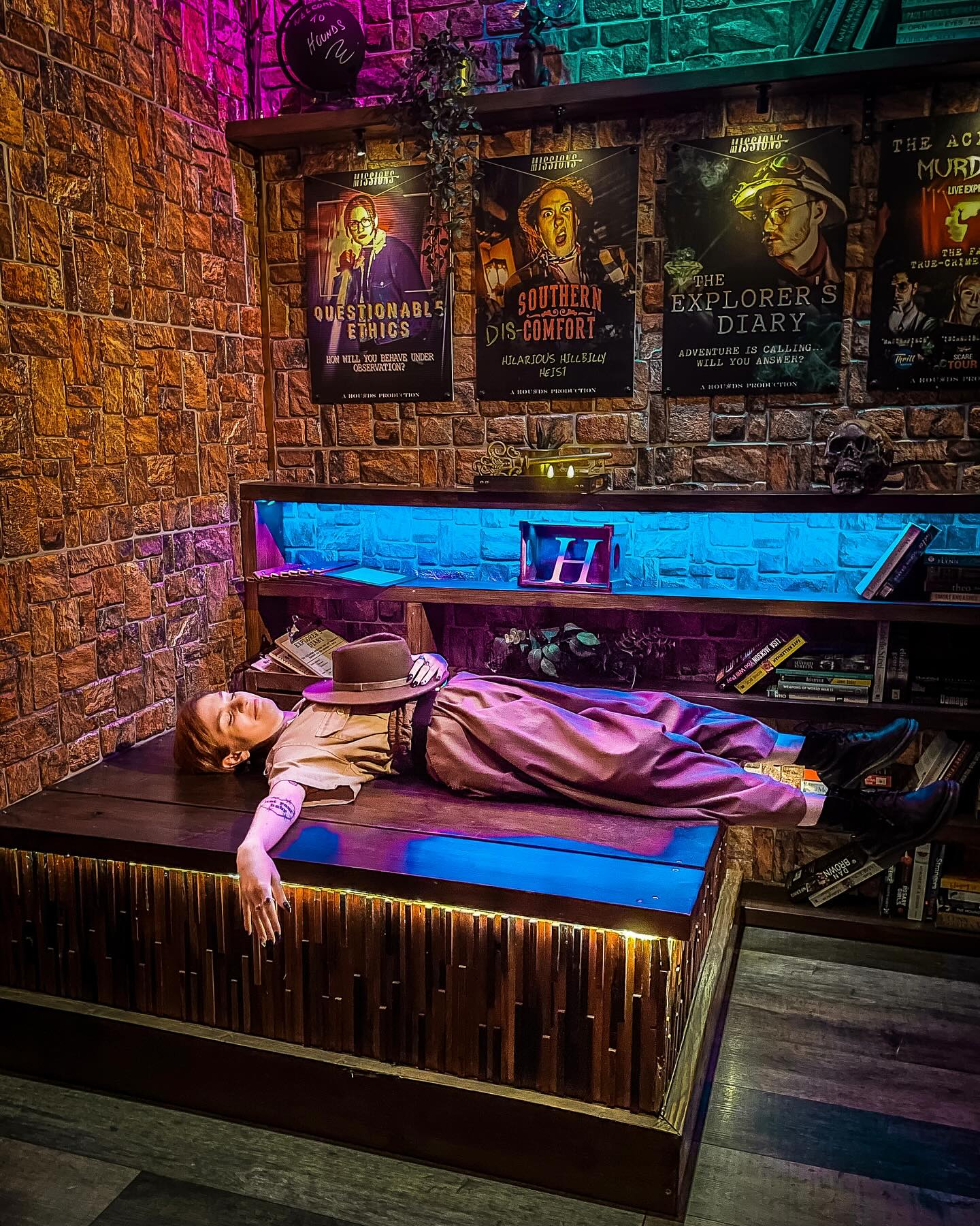 Thank god that heat wave is over right! ☀️ Luckily our adventurers have been reporting that expeditions following the trail of Sir Diggit have felt a chill as they neared the relic! 💀🥶
🌟The UK’s top rated experiences
📍 45 mins from Central London
📆 Book tickets in advance!
🎟️ Ticket link in bio 🎟️
@HoundsEscape
#LeaveRealityBehind
#ImmersiveExperience #LondonAttractions #ThingsToDoInSussex