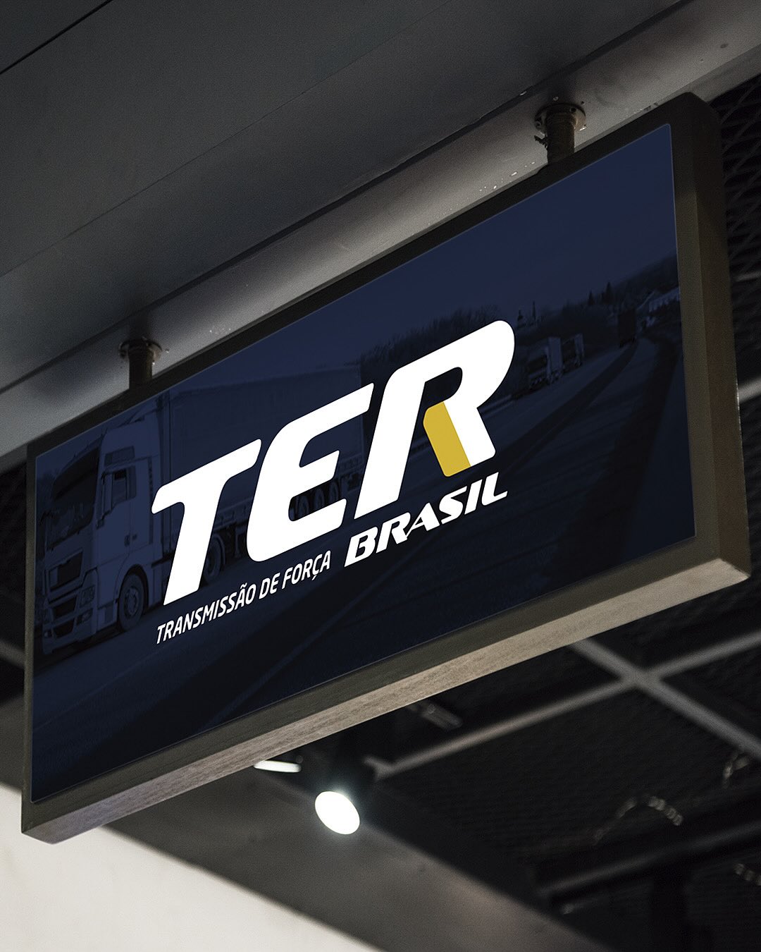 O verdadeiro poder do branding está em construir significado e território para a marca. Não se trata apenas de cores ou logos, mas de criar um posicionamento estratégico capaz de diferenciar a empresa num mercado competitivo. Marcas fortes inspiram, geram valor e permanecem na memória.
Foi exatamente esse desafio que abraçamos para a TER Brasil. Através de um trabalho estratégico, posicionamos a marca como símbolo de tecnologia, robustez e confiança, consolidando sua presença no mercado de soluções hidráulicas e abrindo caminhos para novas oportunidades.
#branding #estrategia #identidademarca #posicionamentoestrategico #terbrasil #napoleon