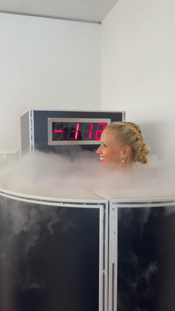 ❄️ Eiskalt regenerieren bei Strongfit Wetzikon! 💪
So läuft eine Session in unserer Kryosauna ab – schnell, sicher & effektiv.
🔹 Muskelregeneration
🔹 Entzündungshemmung
🔹 Mehr Energie & Wohlbefinden
Bereit für den Freeze? 🧊 Komm vorbei und probier’s aus!
#kryosauna #strongfit #regeneration #wetzikon #kältetherapie #kryo #personaltraining