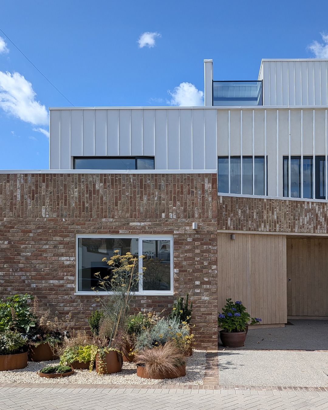 Luxury Seaside House / Bexhill.... one year on
Architect @rxarchitects
Windows @odcdoorglass
Metal Cladding @zincroofingcompany
#construction #architecture #architect #newbuild #luxury #house #granddesigns #newbuildhouse #modernhouse #onsite #progress #contractor #contemporaryarchitecture #residentialarchitecture #eastsussex #beach #seaside #brickwork #summer