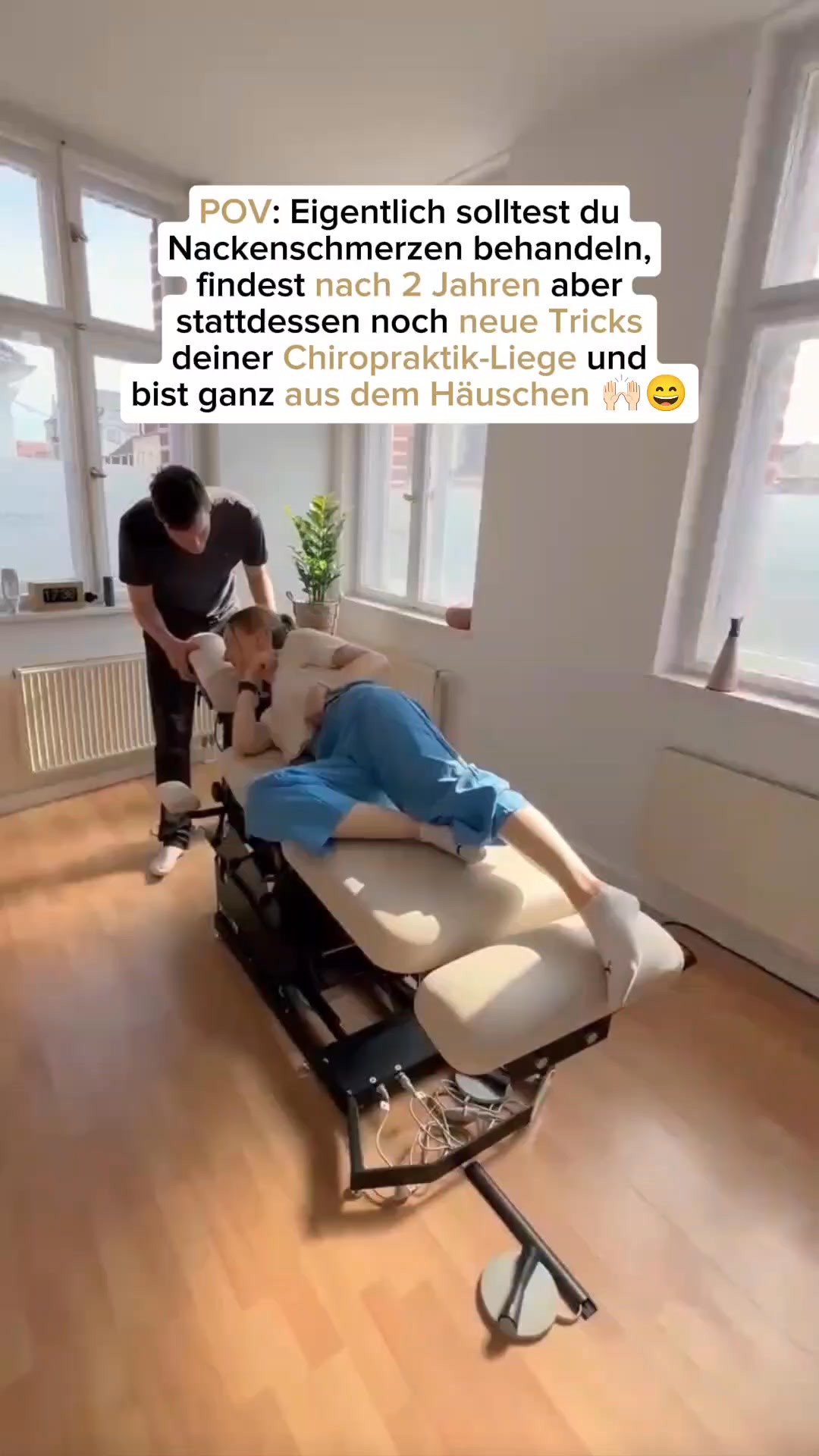 Ob die Freude dann noch über eine weitere Minute angehalten hat, bevor weiter behandelt wurde? 😄🙌🏻
Gut, dass es aber bisher auch ohne bestens funktioniert hat und wir schon vielen Patient:innen mit Nackenbeschwerden gut helfen konnten - denn hier kommt es vor allem auf ein gutes Verständnis der Ursache und die chiropraktische Behandlung an sich an ☺️💆🏽♀️
Du hast auch Beschwerden im Nackenbereich? Dann komm gerne bei uns vorbei! 😊
📍 ChiroDynamik Potsam
🗓️ Buche deinen Termin über den Link in der Bio oder schreibe uns eine DM!
CHIROPRATIK CHIROPRAKTOR GESUNDHEIT PRAXIS NACKENSCHMERZEN CHIROPRAKTIKER
#Chiropraktik #Schmerzfrei #Gesundheit #Beweglichkeit #chirodynamikpotsdam #wohlbefinden #chiropraktor #chiropraktiker #chiropraktikpraxis #rückenschmerzen #manuelletherapie #chirodynamik