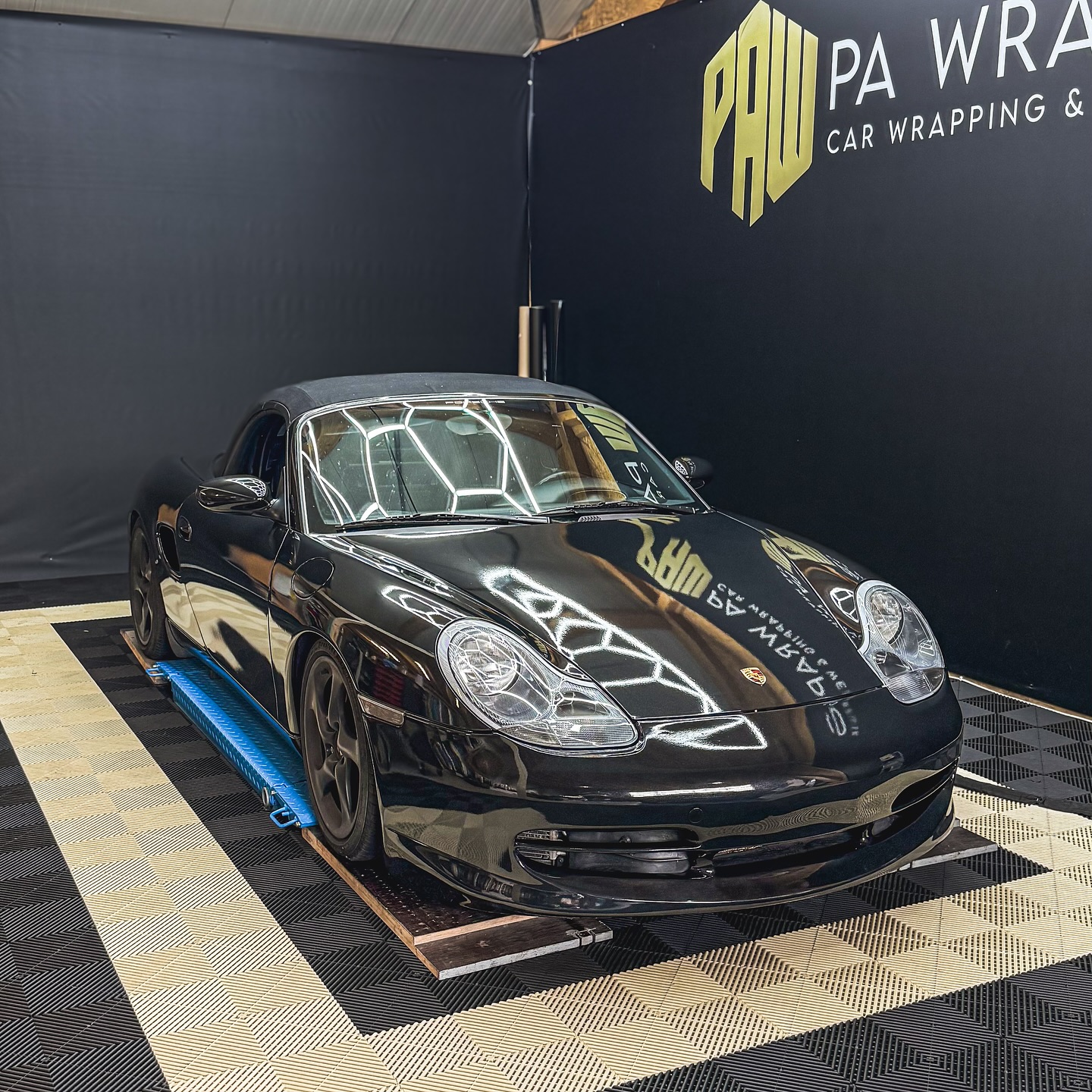Porsche Boxter S in Schwarz Metallic 🖤
. .
#pawrapping #carwrapping #carwrap #wrapping #wrapped #paintisdead #foliert #folierung #wrappedcars #wrappcar #porsche #boxters #porscheboxster #porscheboxters #porscheclassic #friedrichshafen #badwaldsee #ravensburg #biberach #ulm #fshrzeugbeschriftung #cabrio #porschecabrio